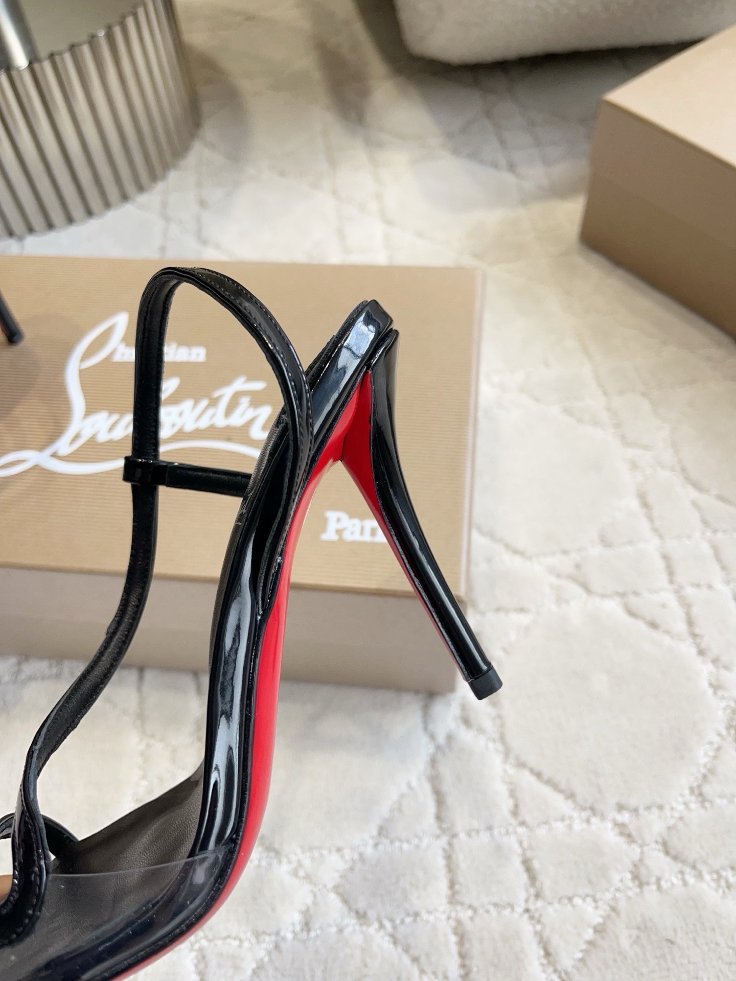 Босоножки женские в стиле Christian Louboutin So Kate черного цвета