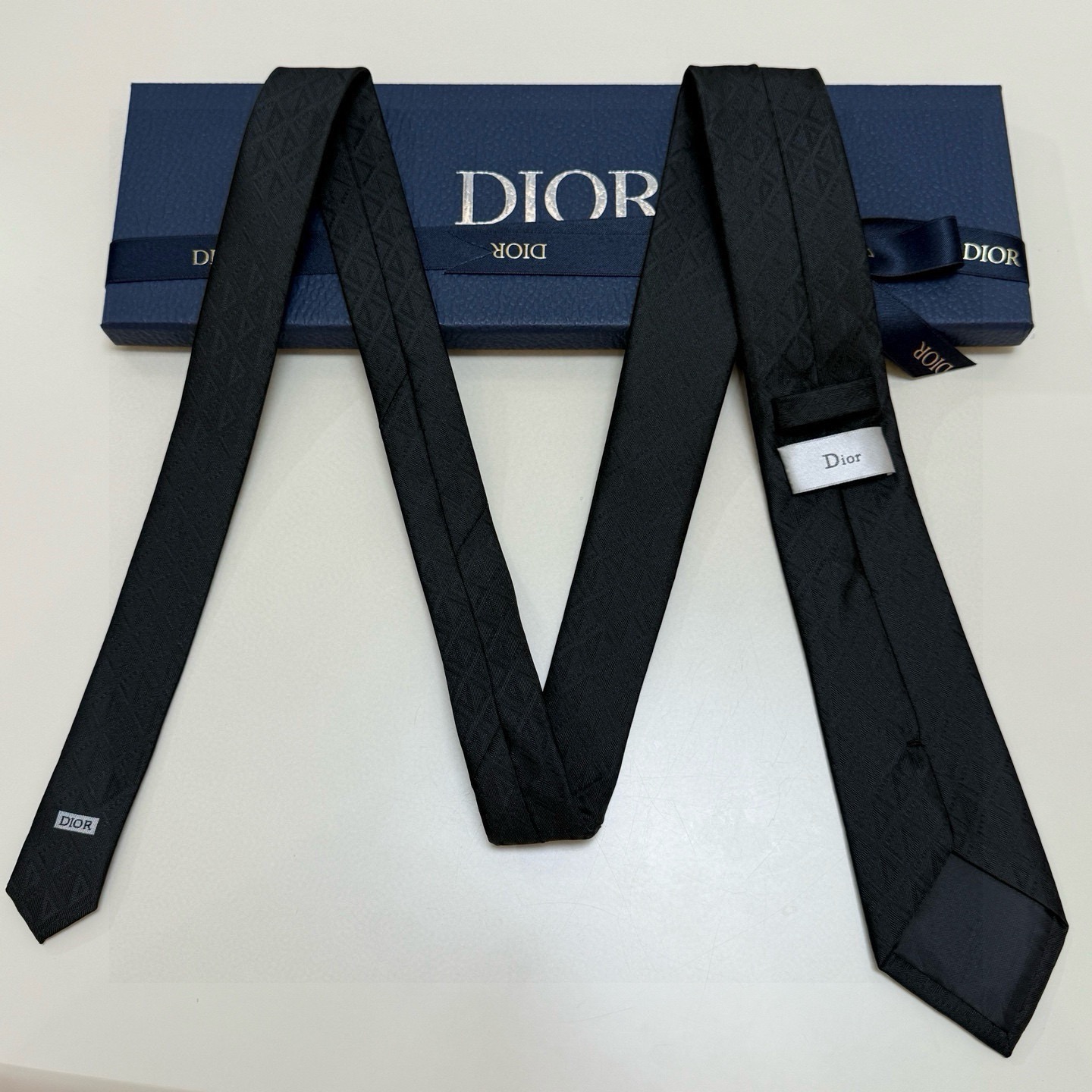 Галстук мужской в стиле Dior чёрного цвета с жаккардовым узором