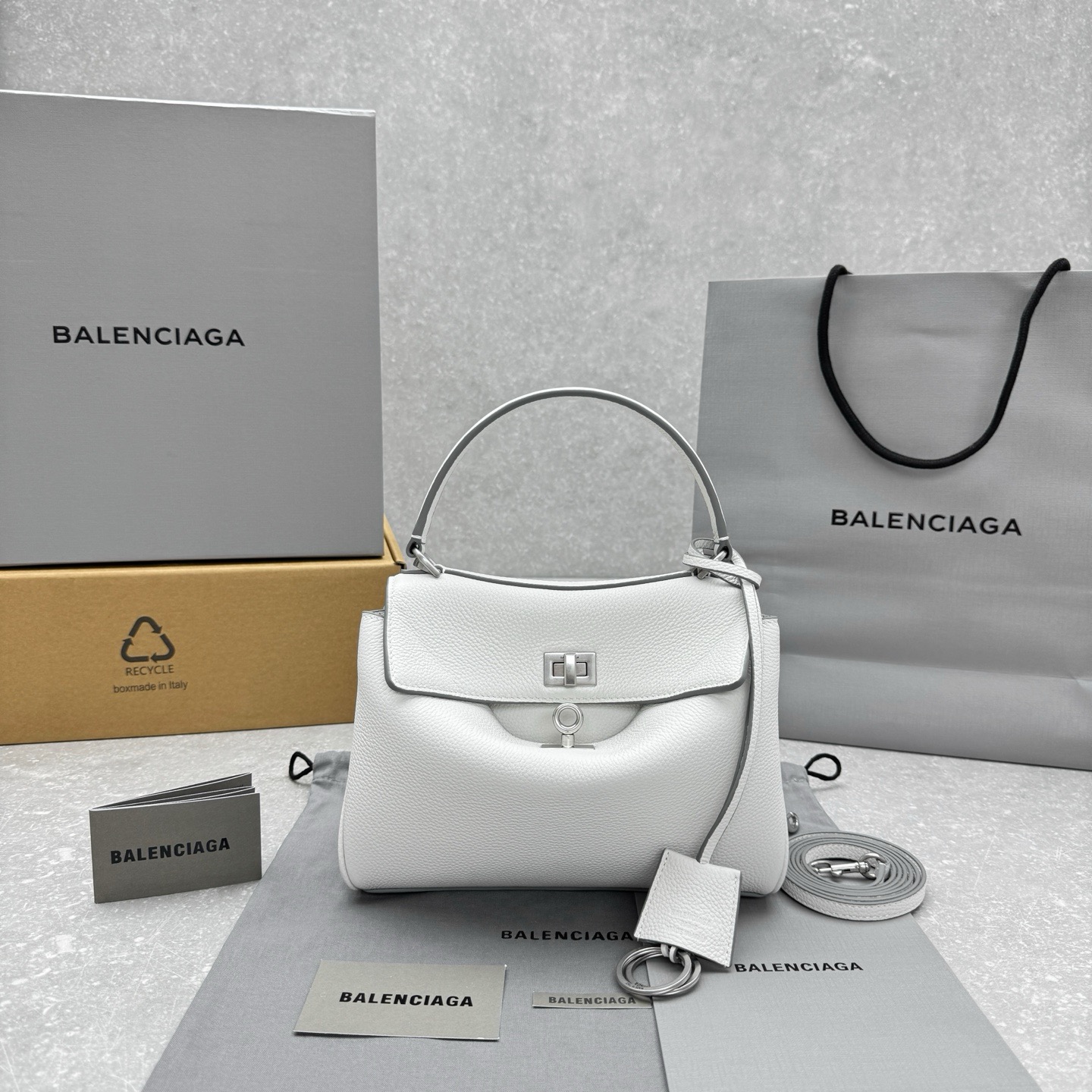 Сумка женская в стиле Balenciaga Rodeo белого цвета