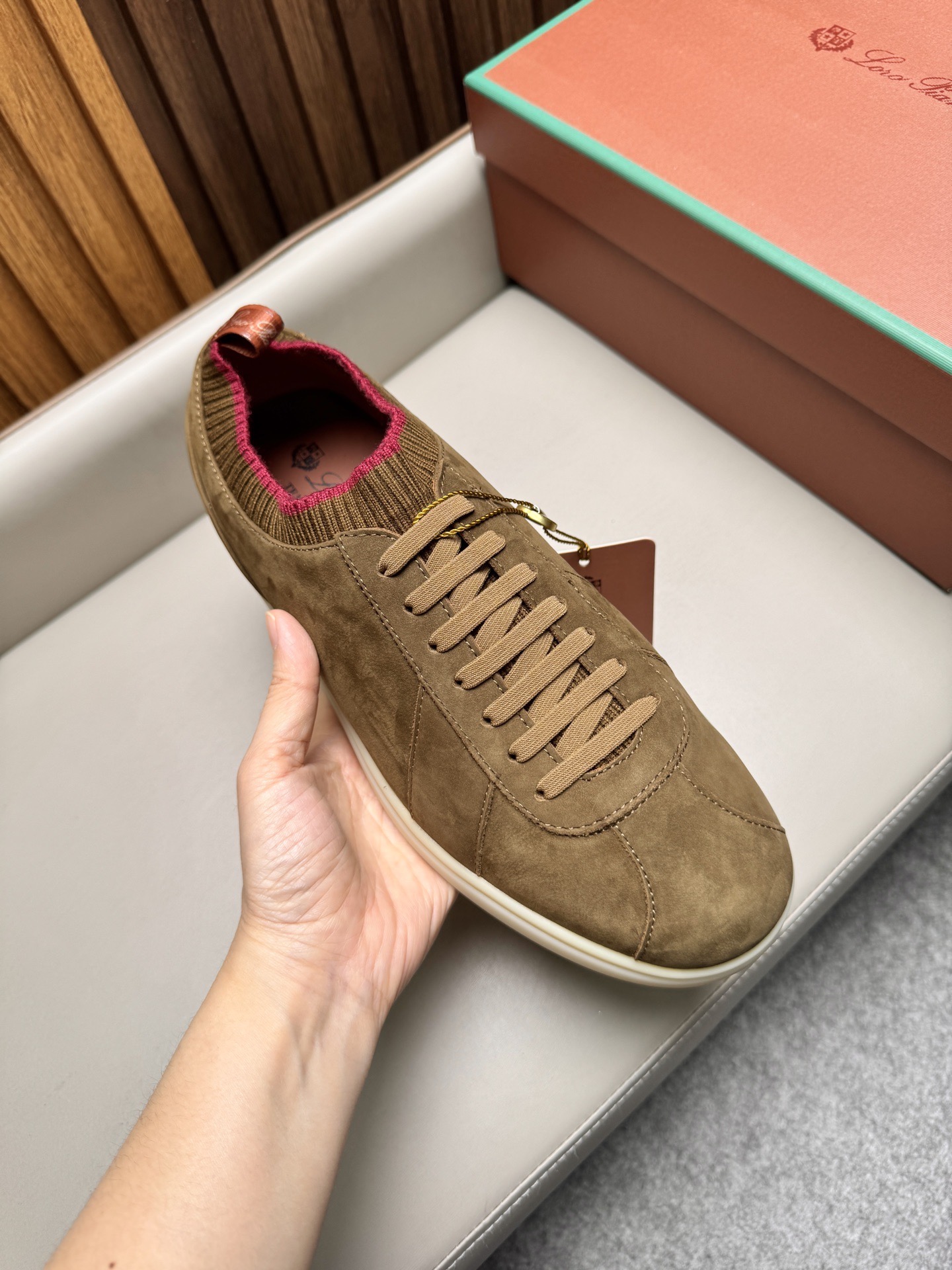 Кроссовки мужские в стиле Loro Piana Soho Walk светло-коричневого цвета