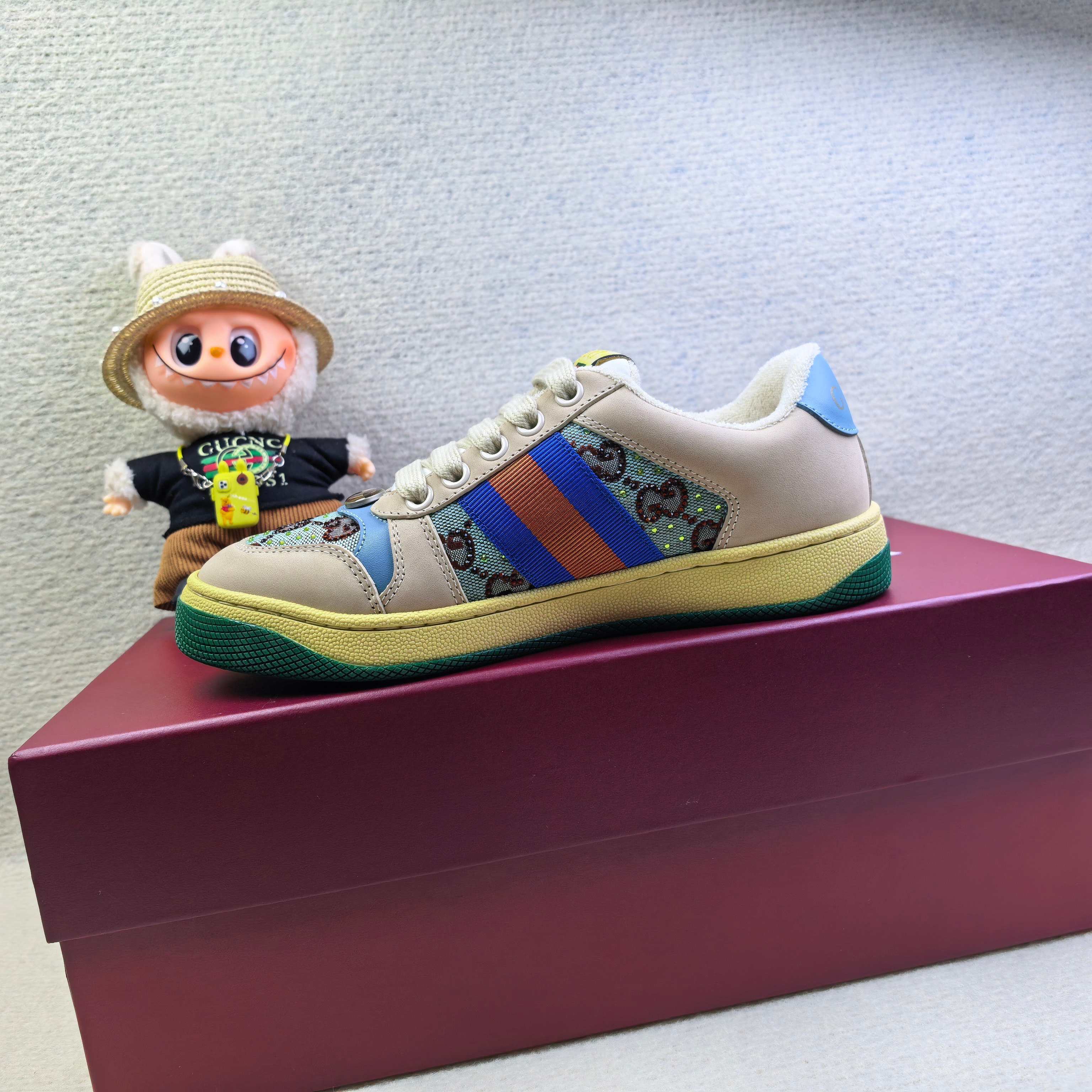 Кроссовки унисекс в стиле Gucci бежевого цвета с голубыми акцентами