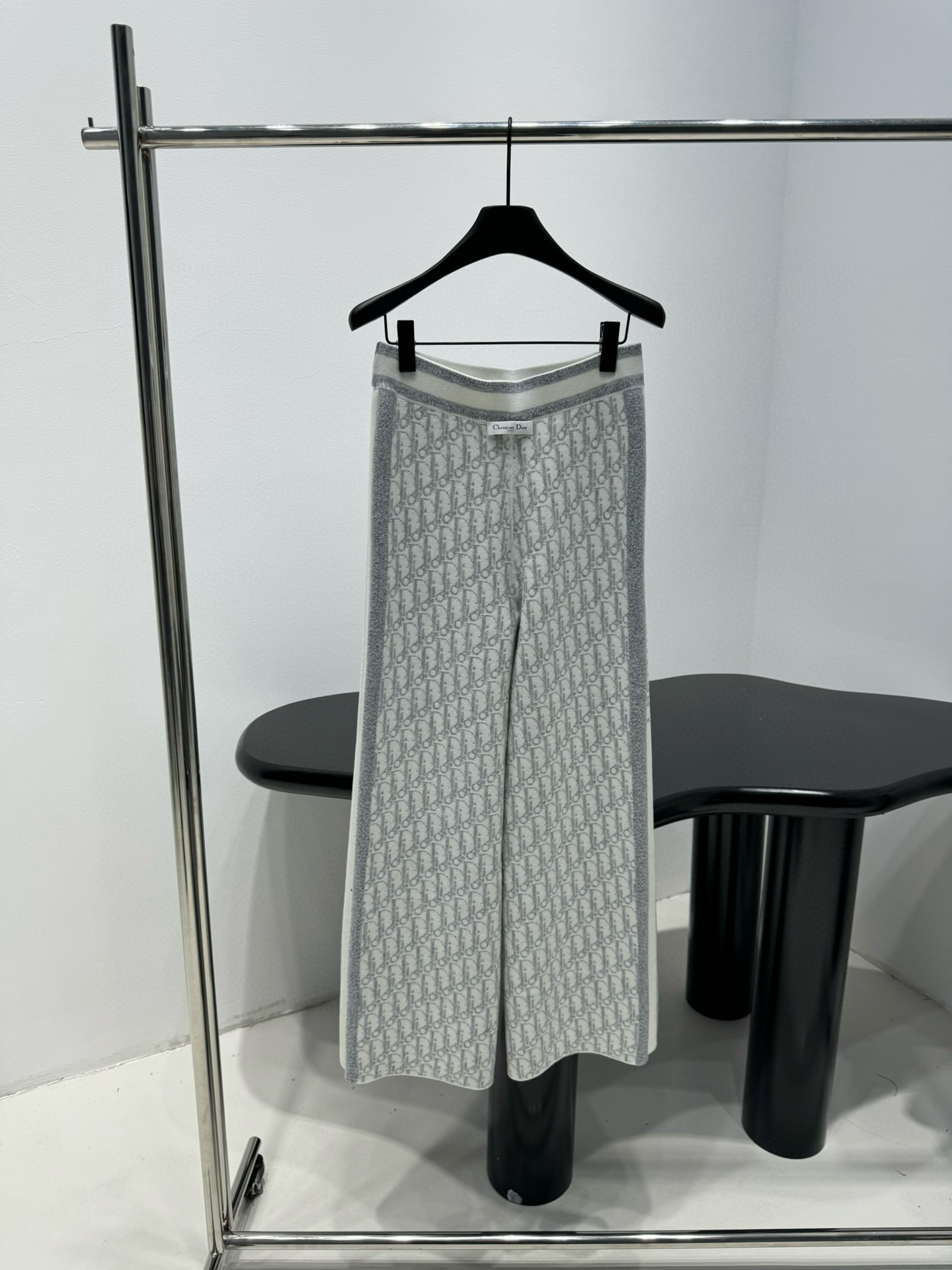 Брюки женские в стиле Dior из шерстяного трикотажа молочного цвета с жаккардовым узором