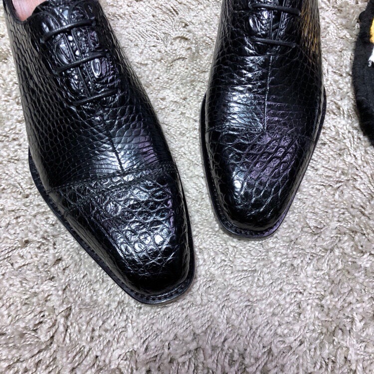 Туфли мужские Berluti из кожи крокодила черного цвета
