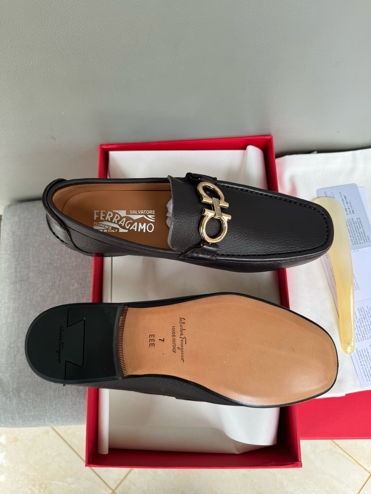 Лоферы мужские в стиле Salvatore Ferragamo из натуральной зернистой кожи кофейного цвета