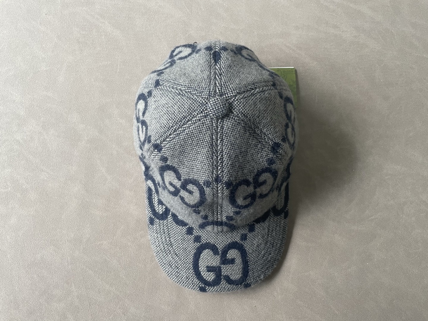 Бейсболка Gucci GG из шерсти серого цвета