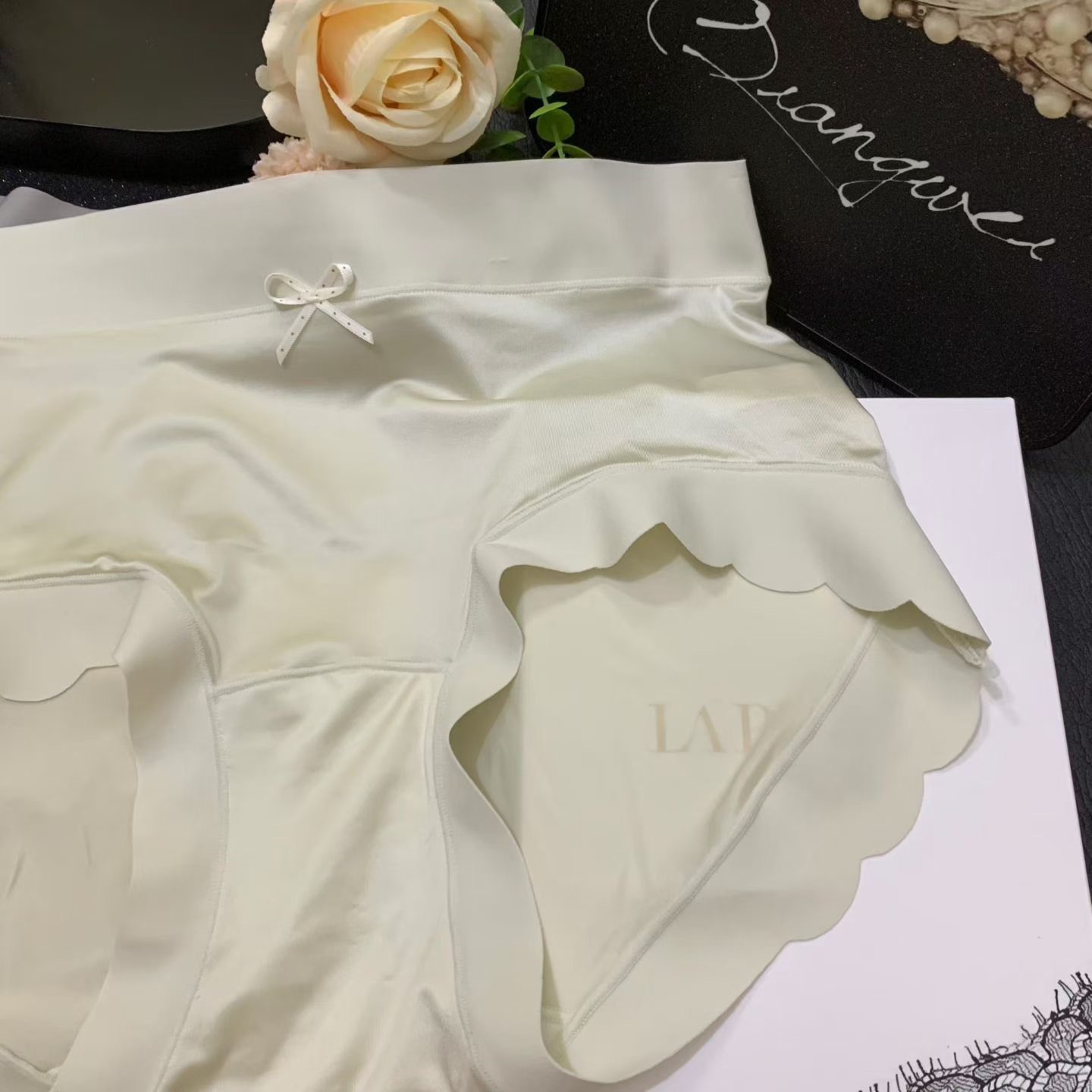 Трусы женские в стиле La Perla бесшовные комплект из 4 шт