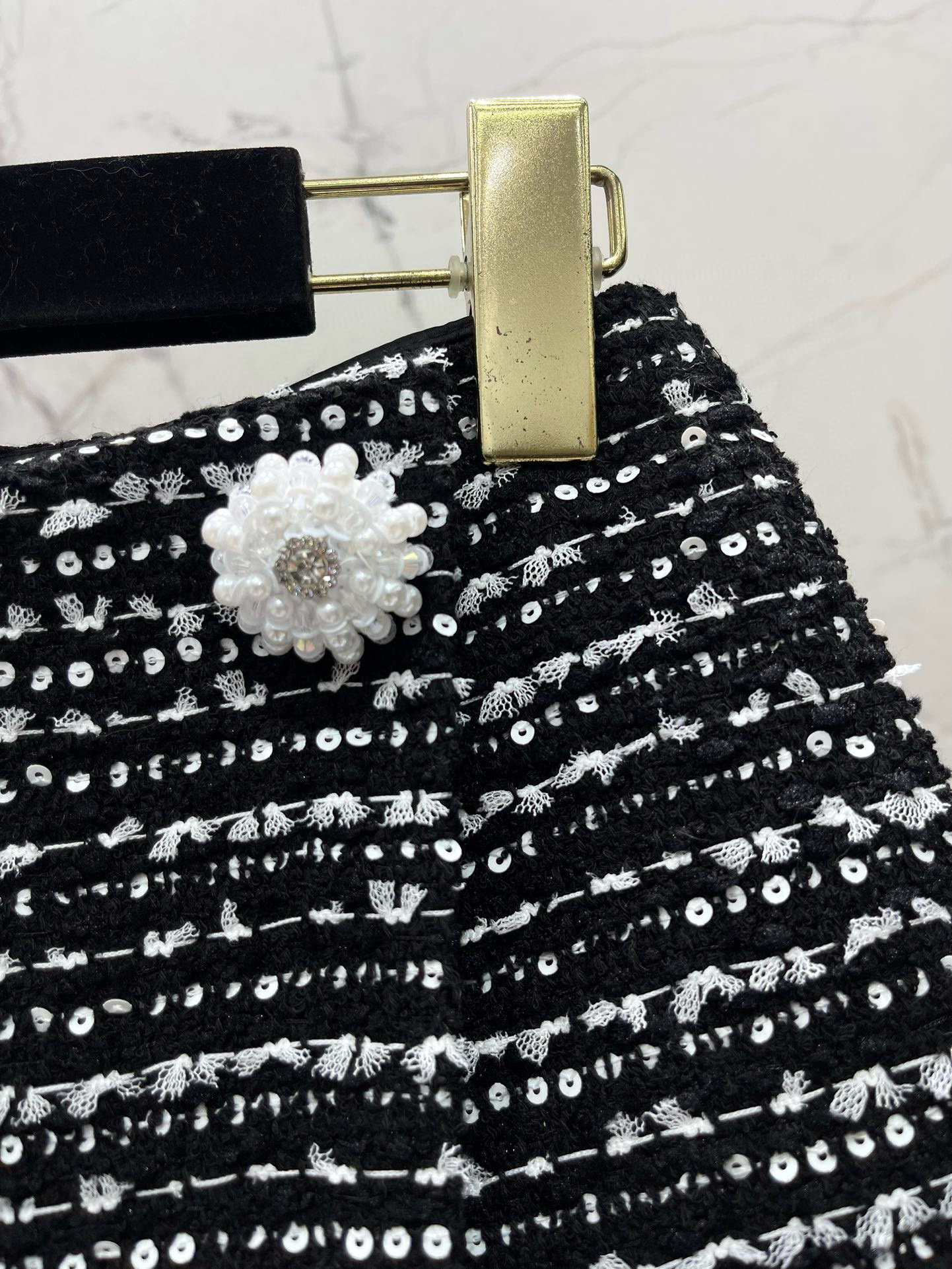 Шорты женские в стиле Chanel из твида с пайетками чёрного цвета