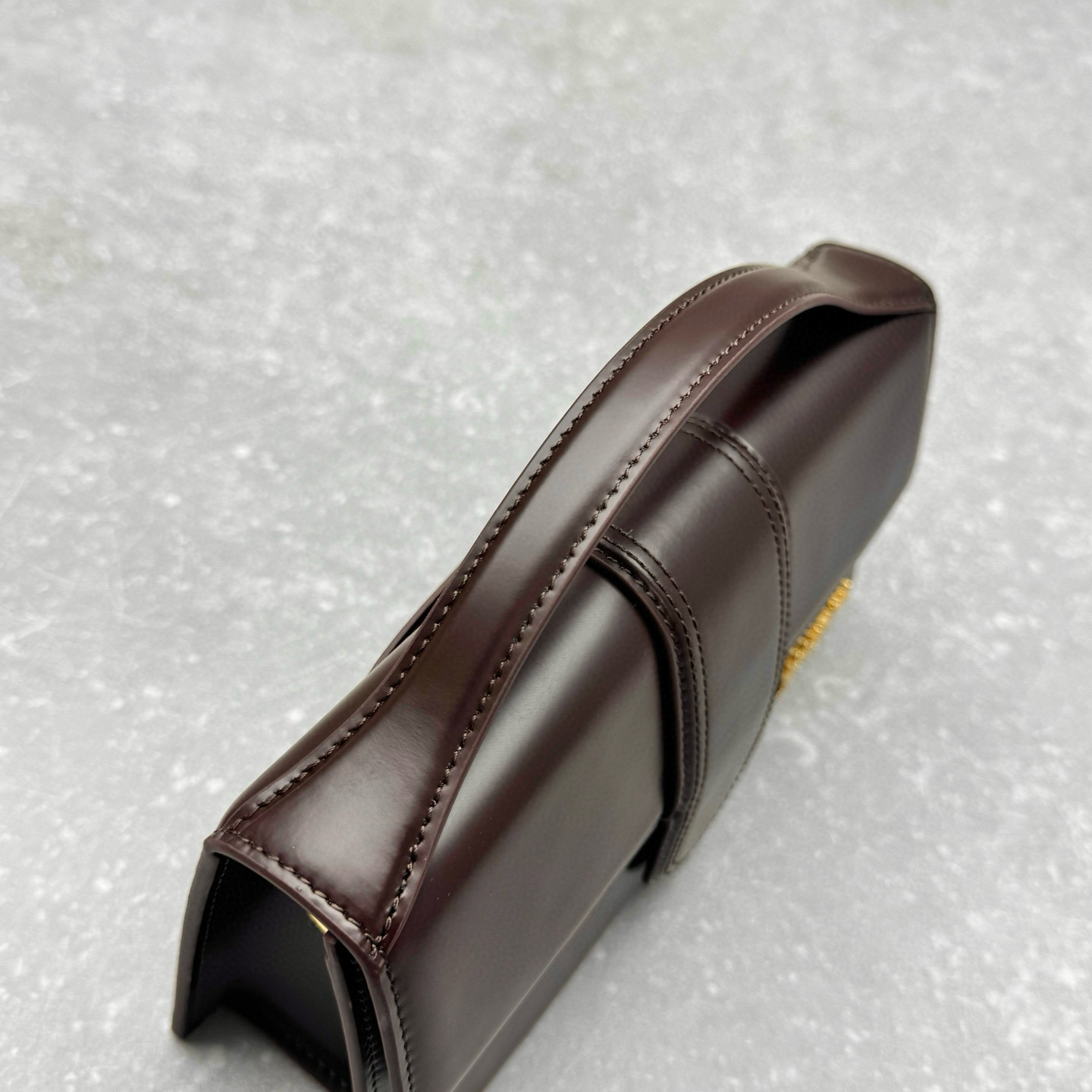 Сумка женская в стиле Jacquemus Le Bambino из натуральной кожи шоколадного цвета