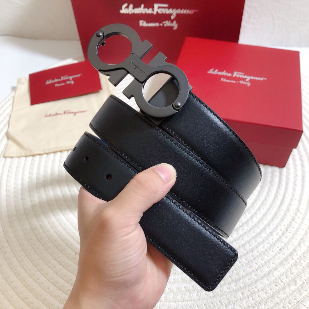 Ремень мужской двусторонний в стиле Salvatore Ferragamo Gancini из натуральной кожи тёмно-синего и чёрного цвета с матовой чёрной пряжкой шириной 3.5 см