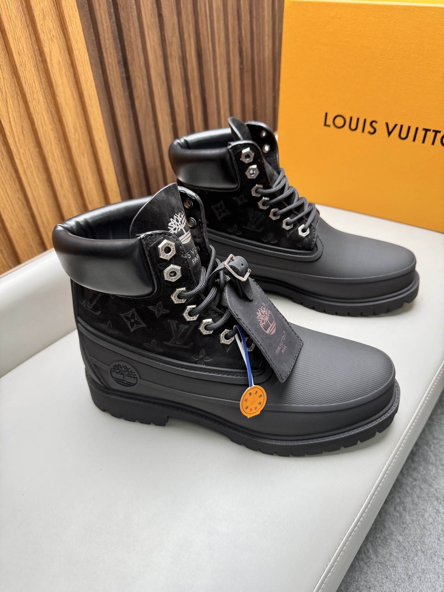 Ботинки мужские Louis Vuitton LV Remix Combat Boot чёрного цвета