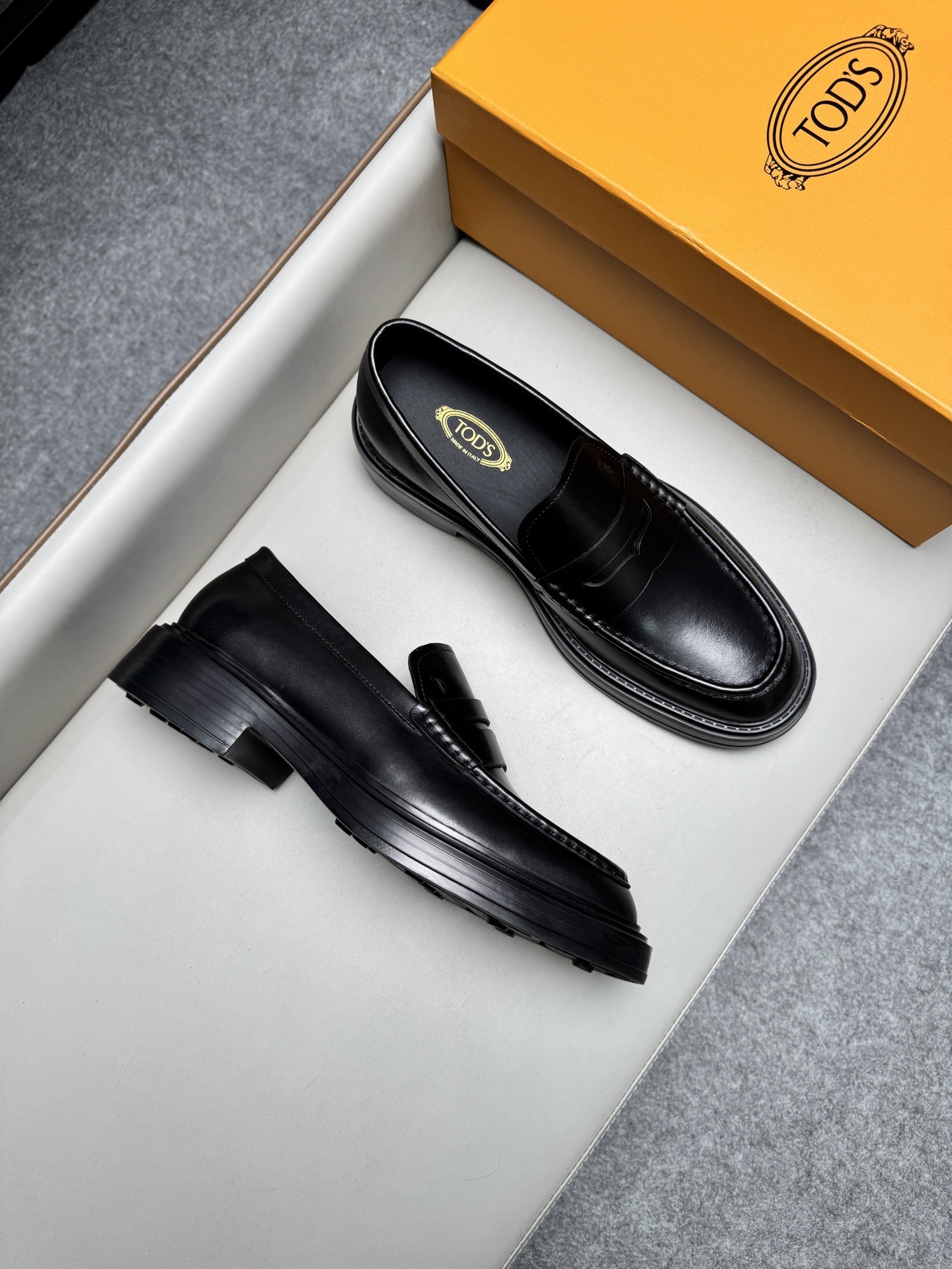 Лоферы мужские в стиле Tod’s чёрного цвета