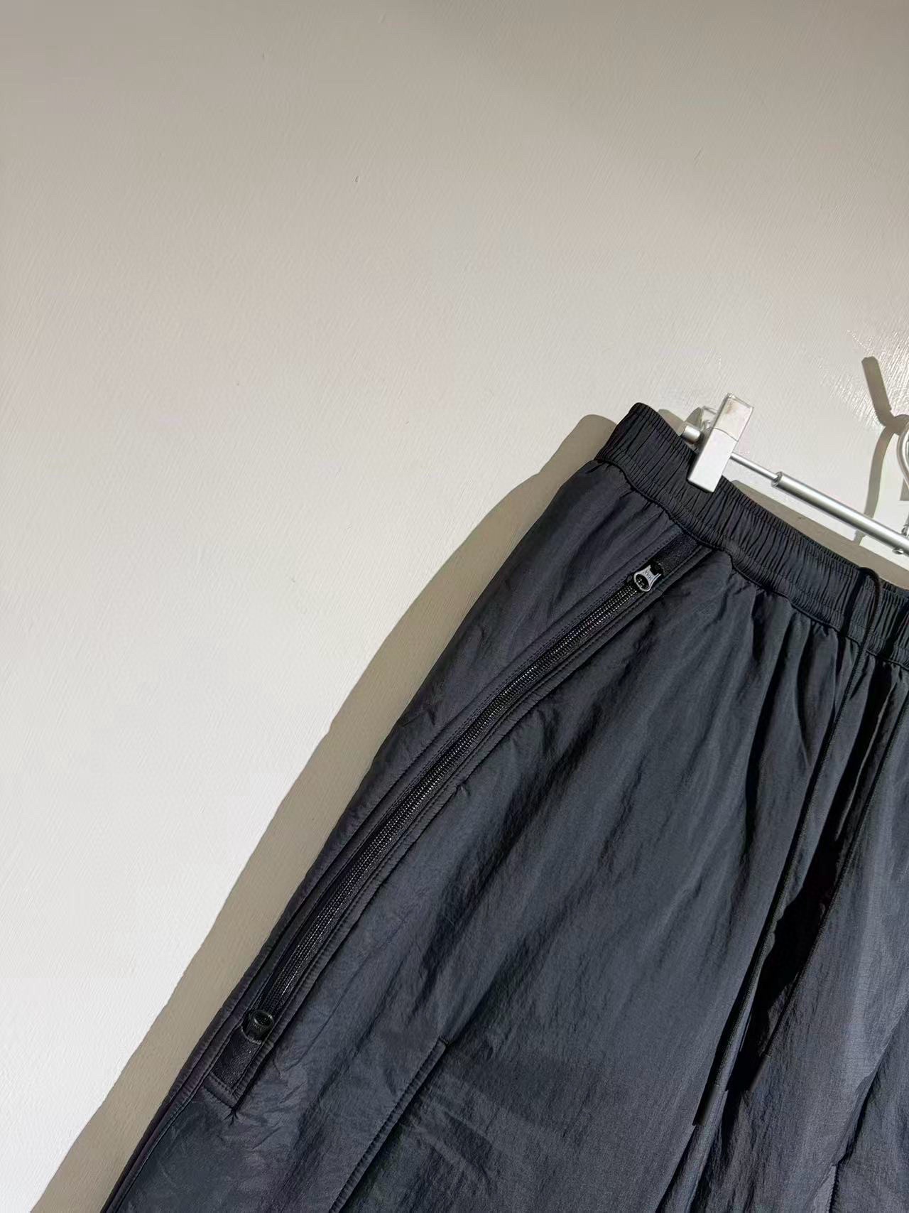 Брюки мужские в стиле Stone Island тёмно-синего цвета с функциональным кроем