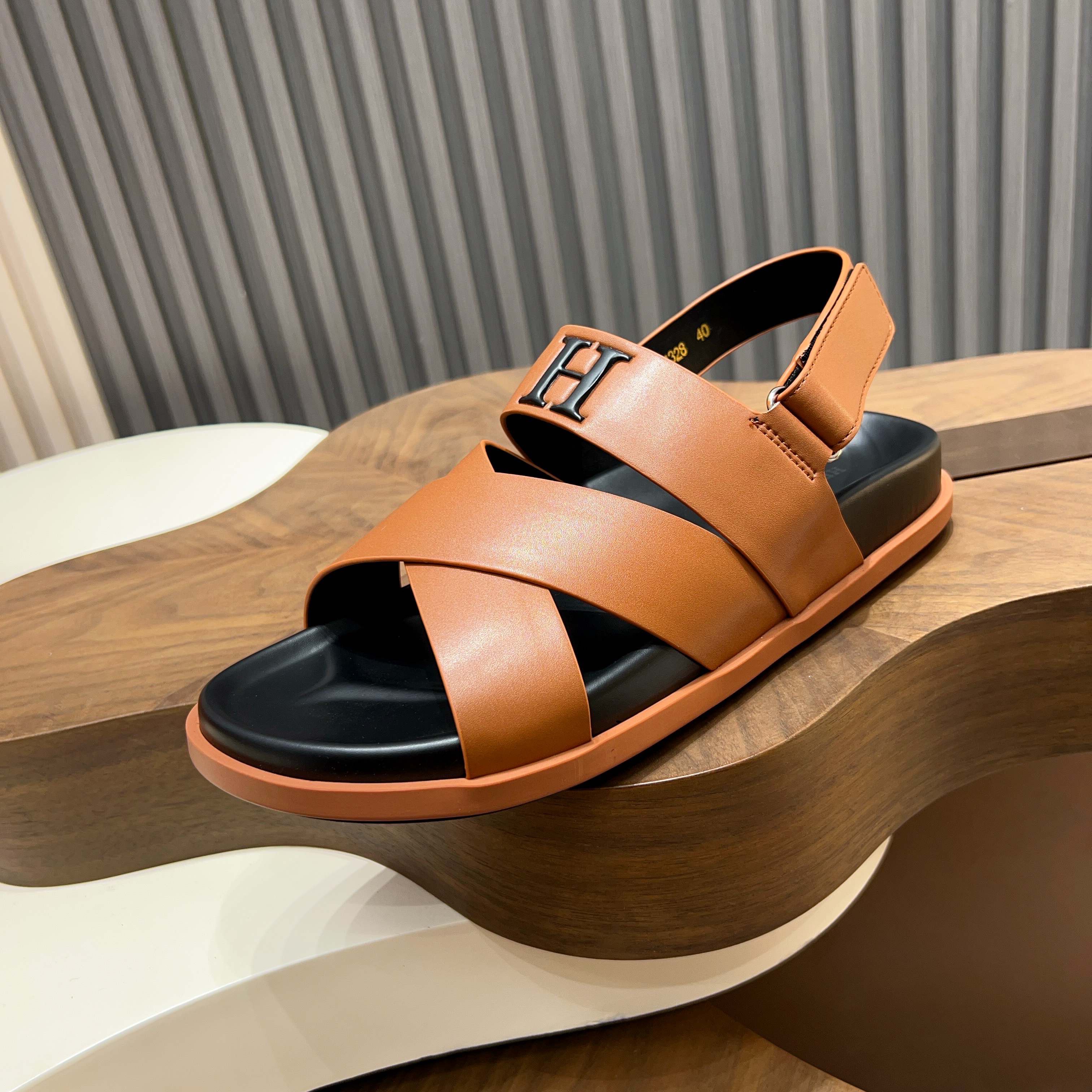Сандалии мужские в стиле Hermès коричневого цвета