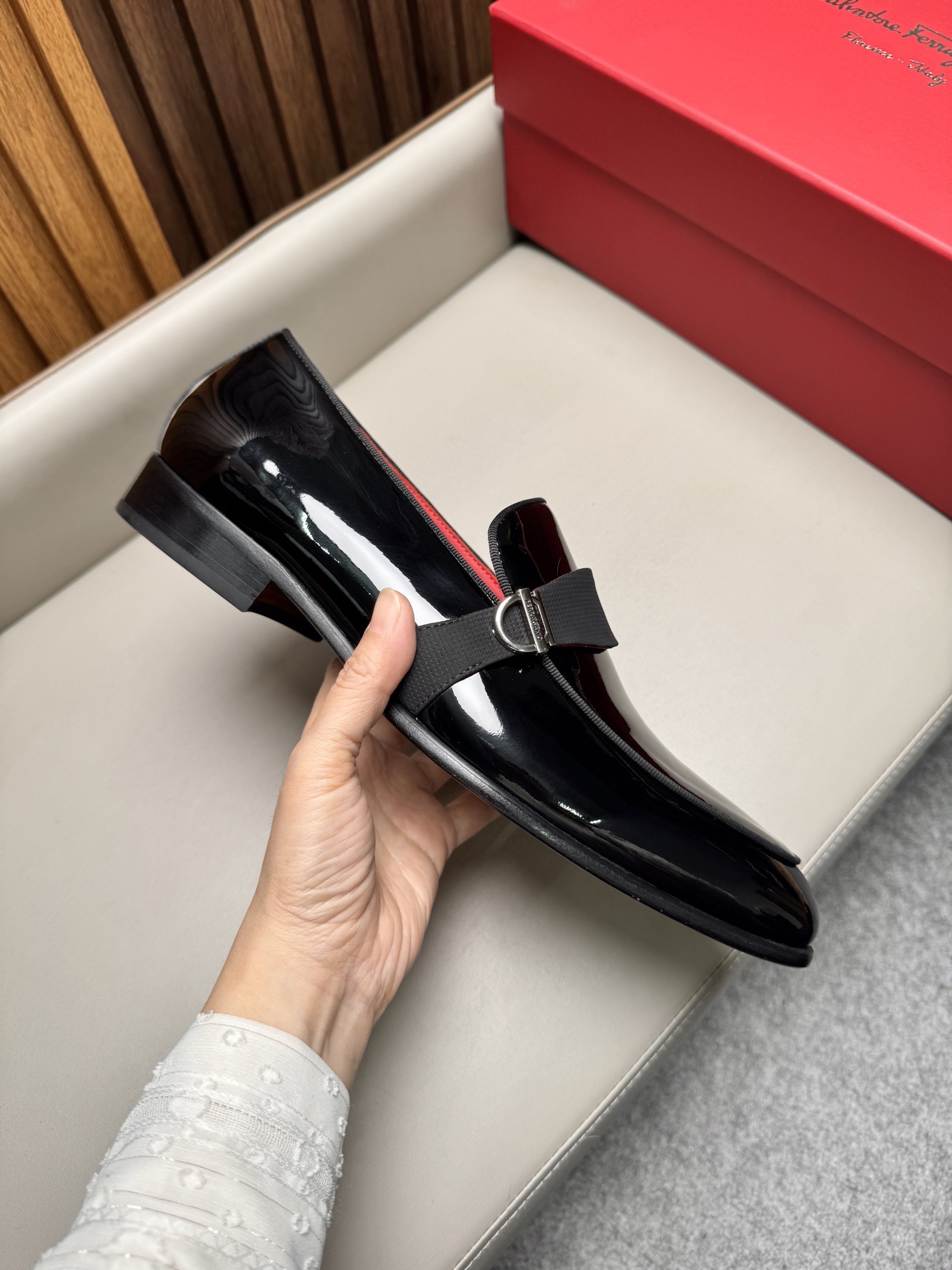 Лоферы мужские в стиле Ferragamo Gancini черного цвета