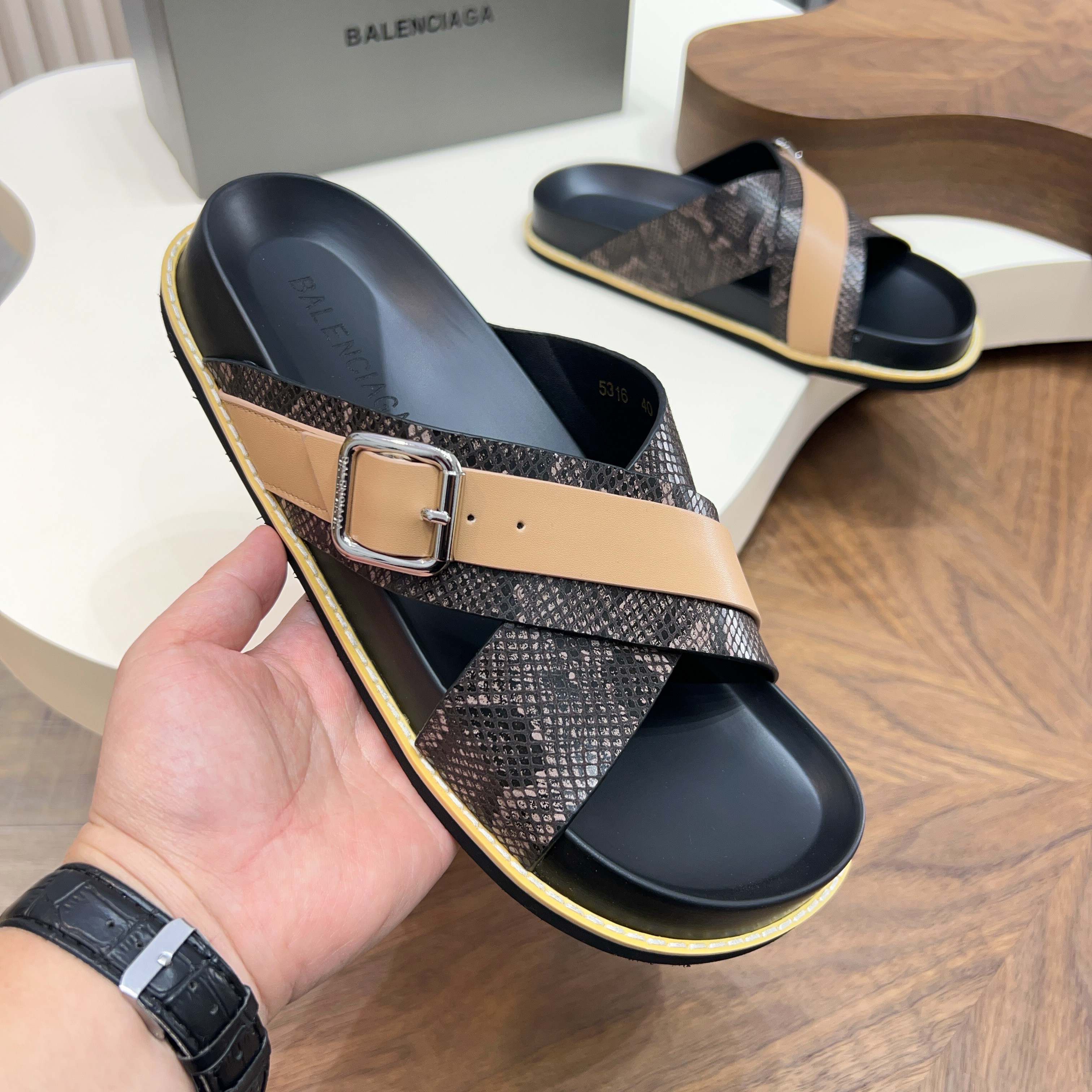 Сандалии мужские Balenciaga черного и коричневого цвета