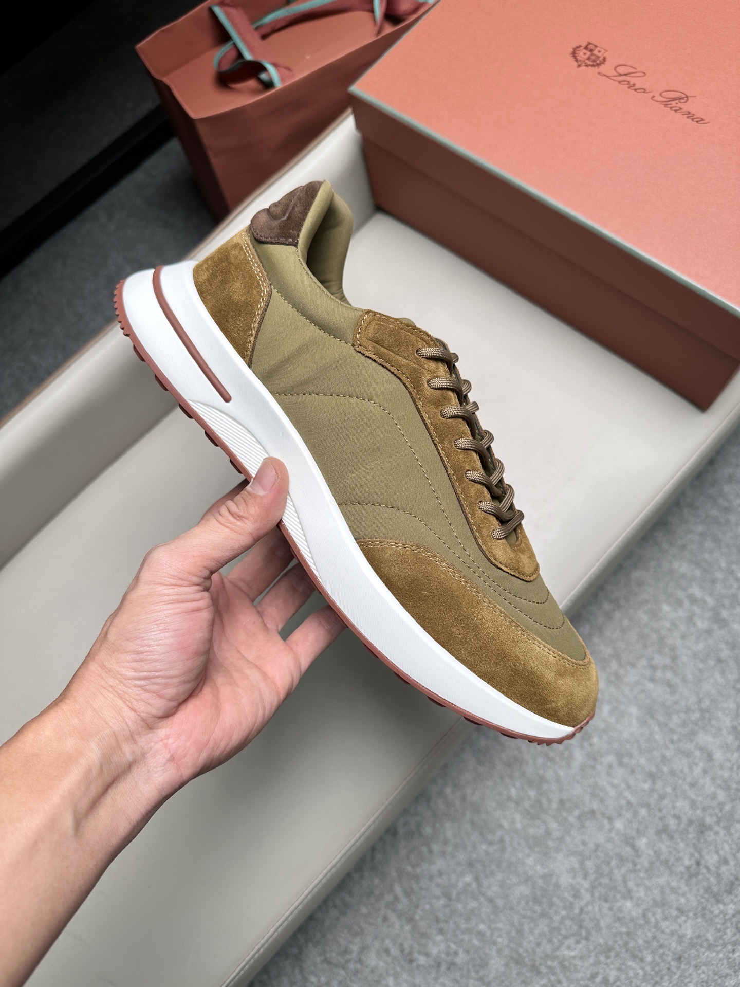 Кроссовки мужские в стиле Loro Piana бежевого цвета