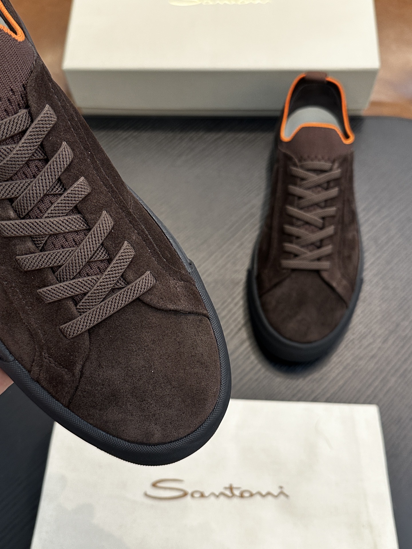 Кроссовки мужские в стиле Santoni из натуральной зернистой кожи коричневого цвета