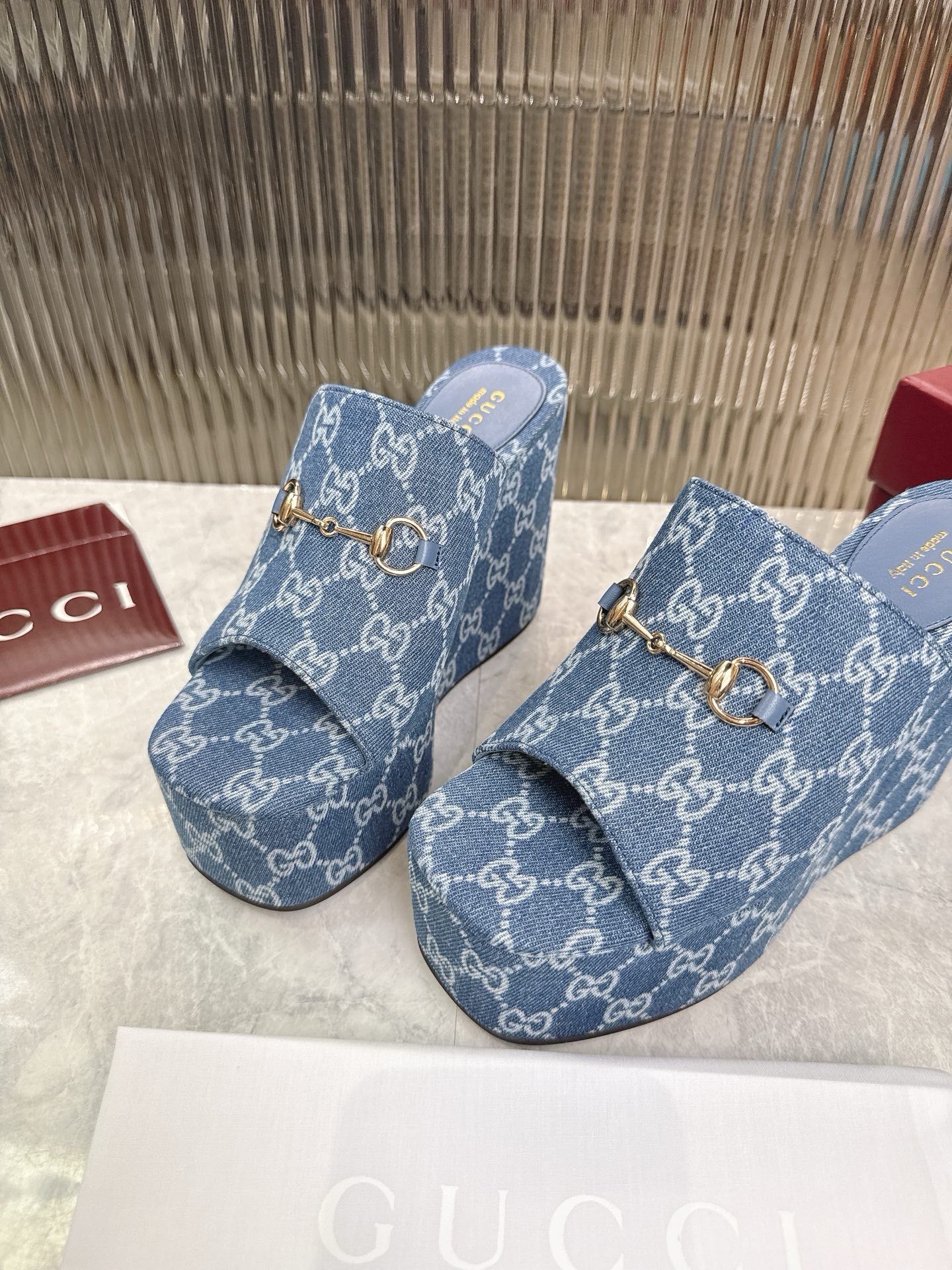 Мюли женские в стиле Gucci Princetown с GG-мотивом синего цвета