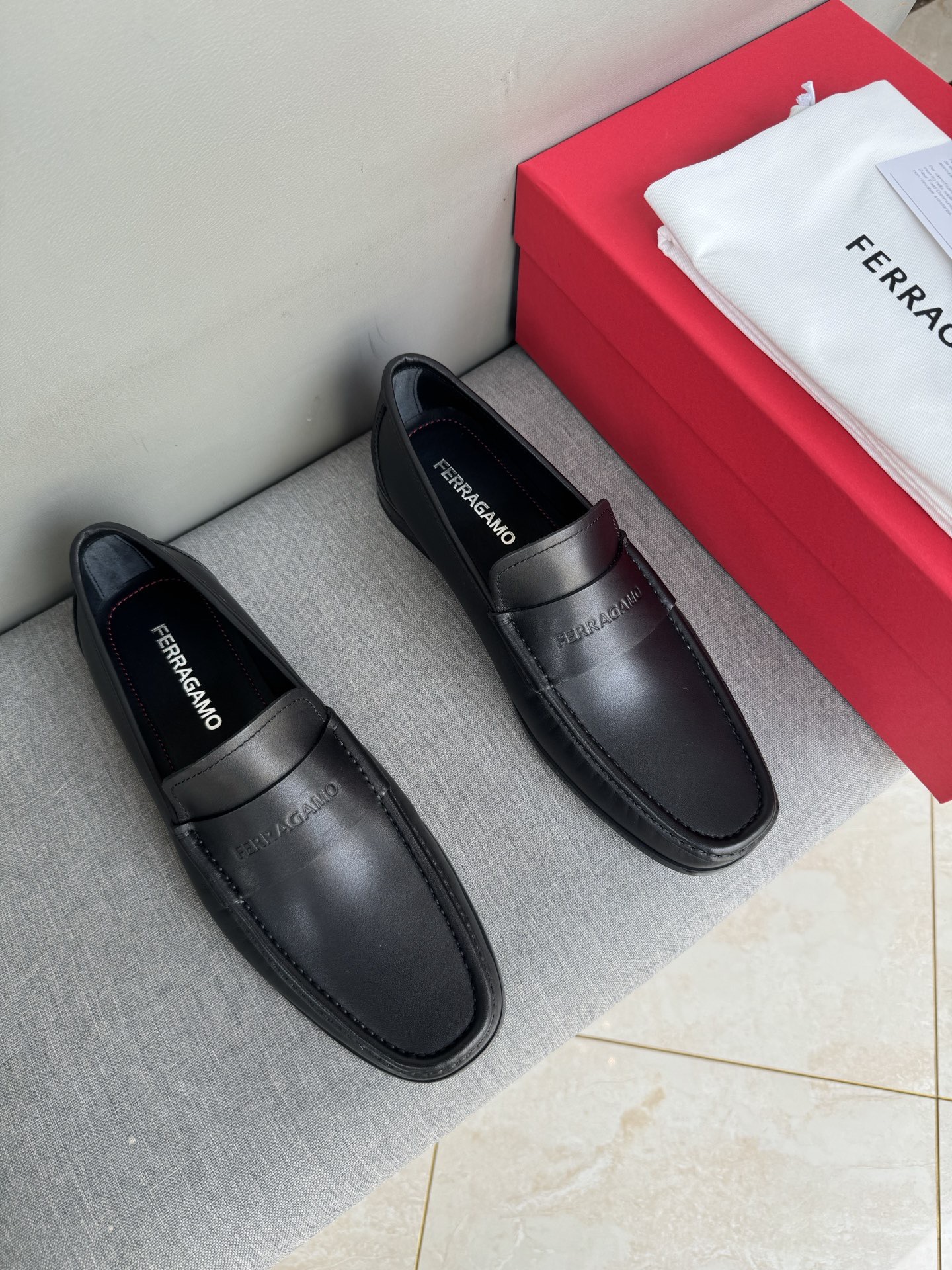 Лоферы мужские в стиле Ferragamo Penny из натуральной кожи черного цвета