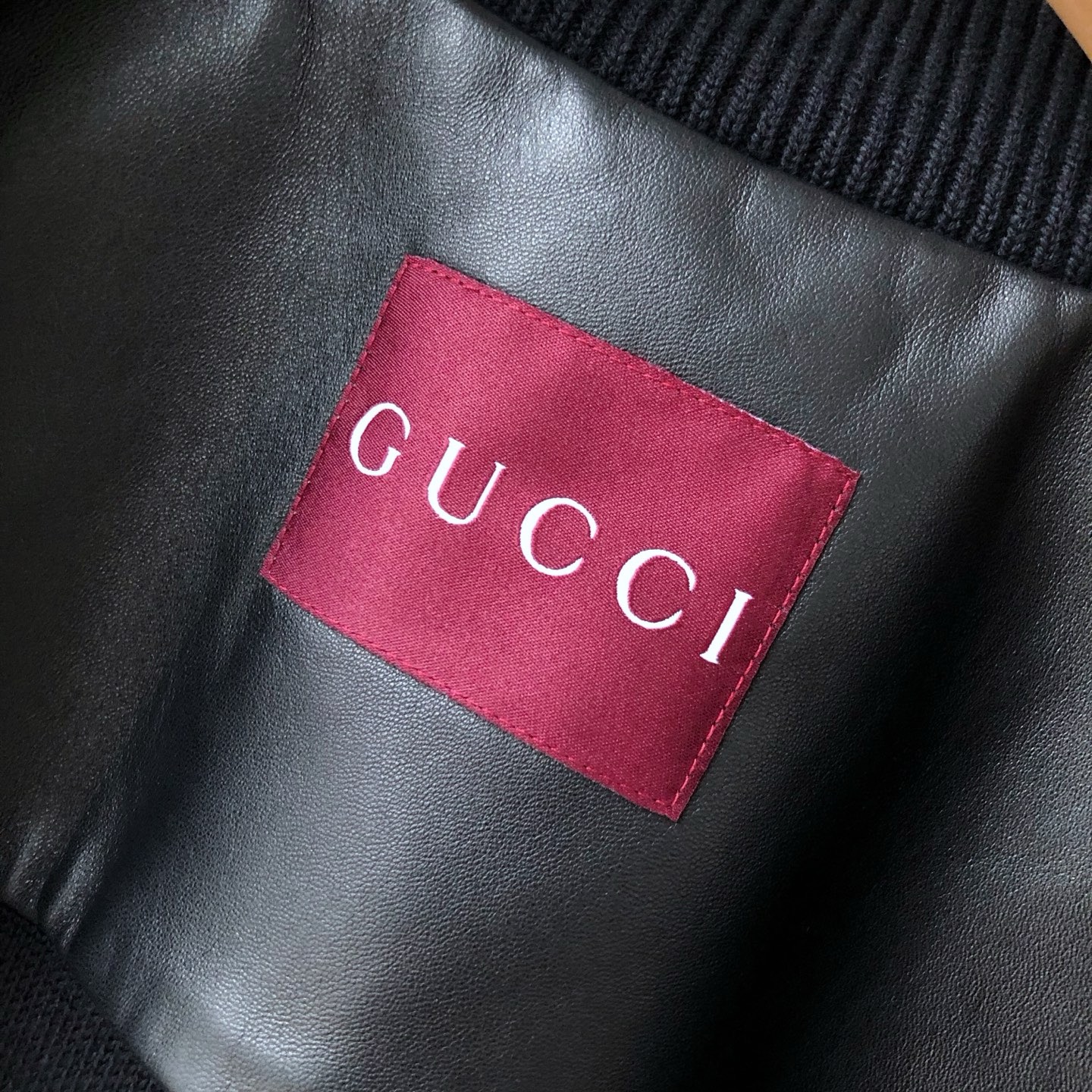 Куртка мужская Gucci чёрного цвета с шерстяными трикотажными рукавами