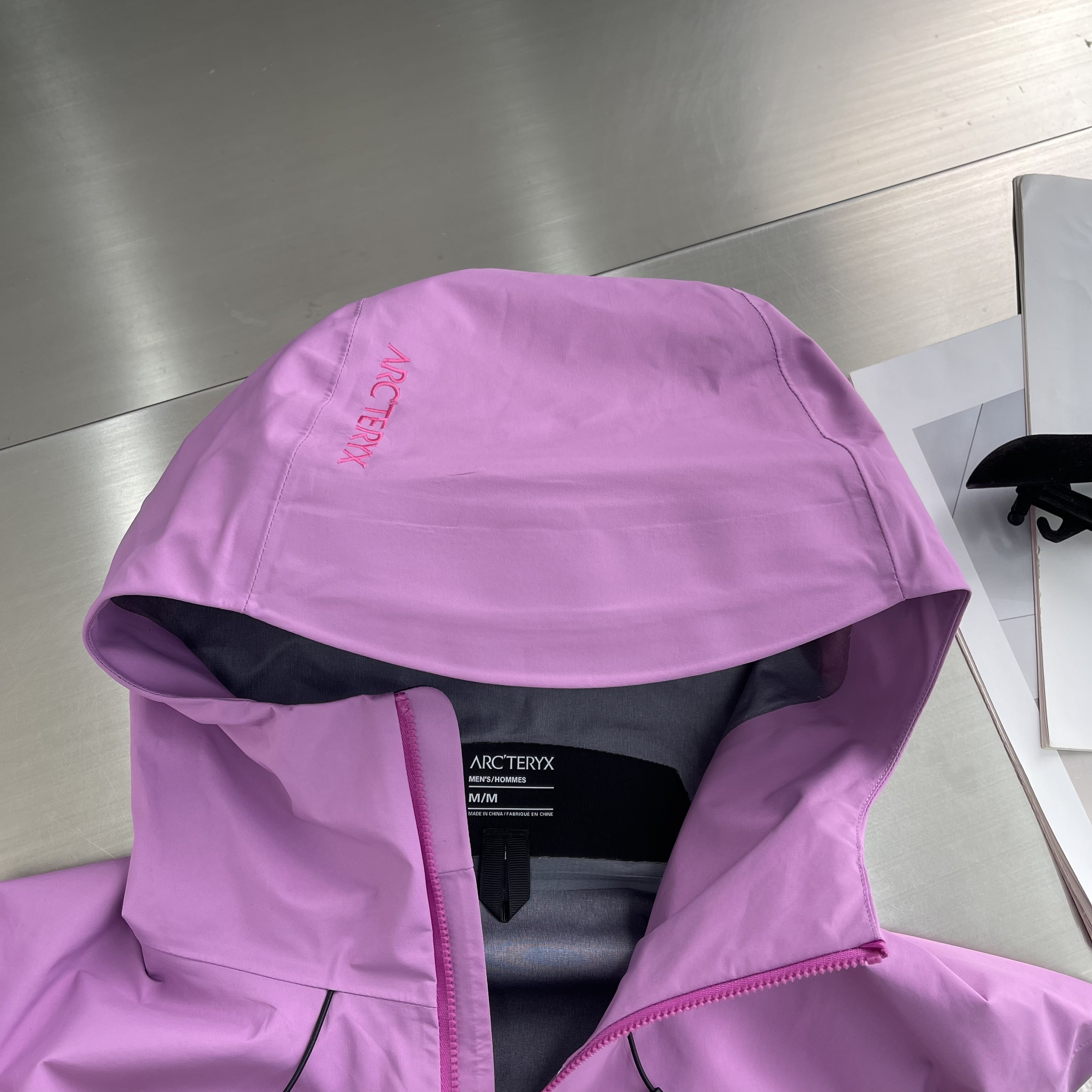 Куртка унисекс в стиле Arc’teryx Beta SL  розового цвета