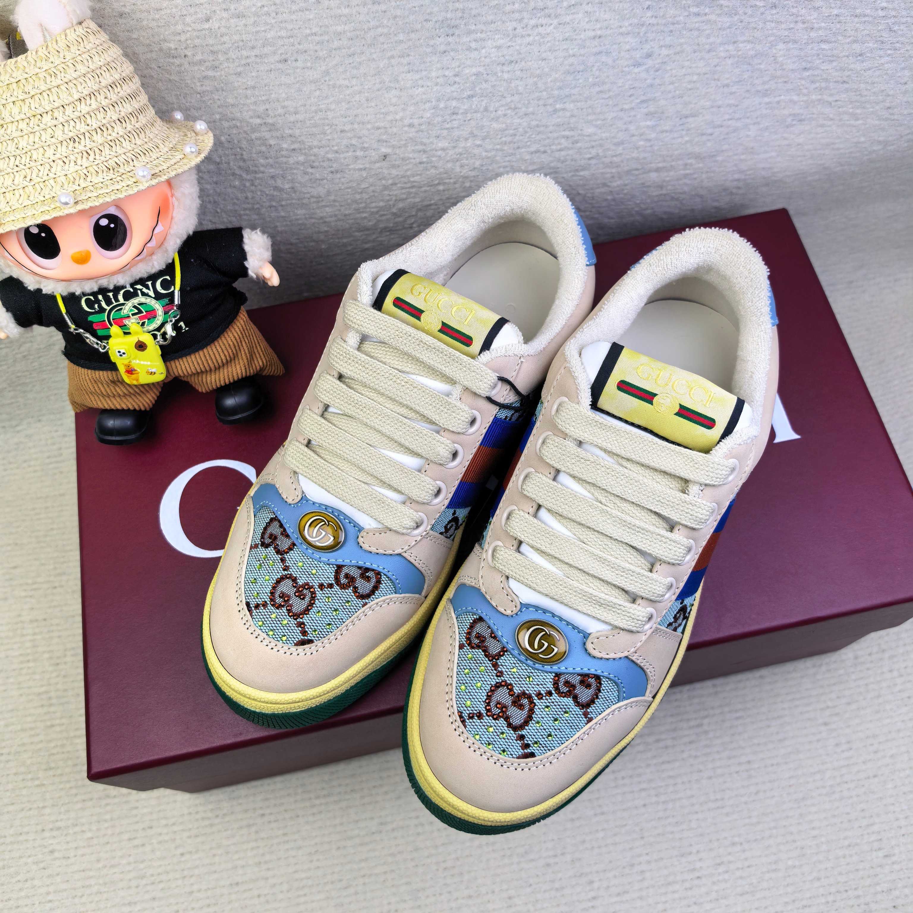 Кроссовки унисекс в стиле Gucci бежевого цвета с голубыми акцентами