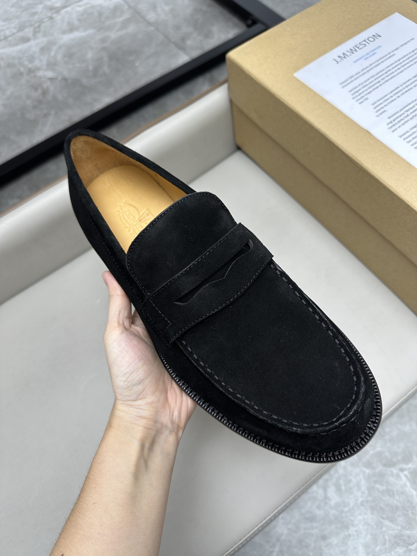 Лоферы мужские в стиле J.M. Weston из натуральной замши черного цвета