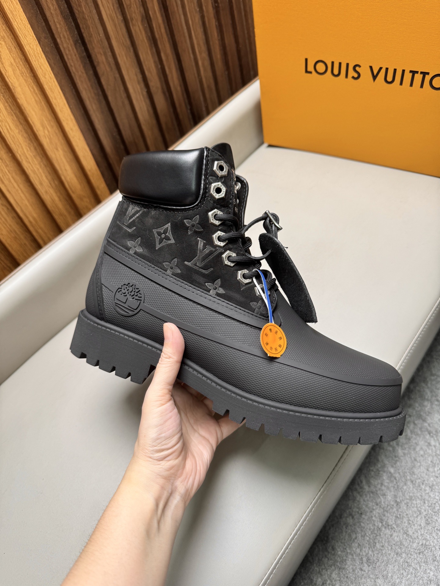 Ботинки мужские Louis Vuitton LV Remix Combat Boot чёрного цвета
