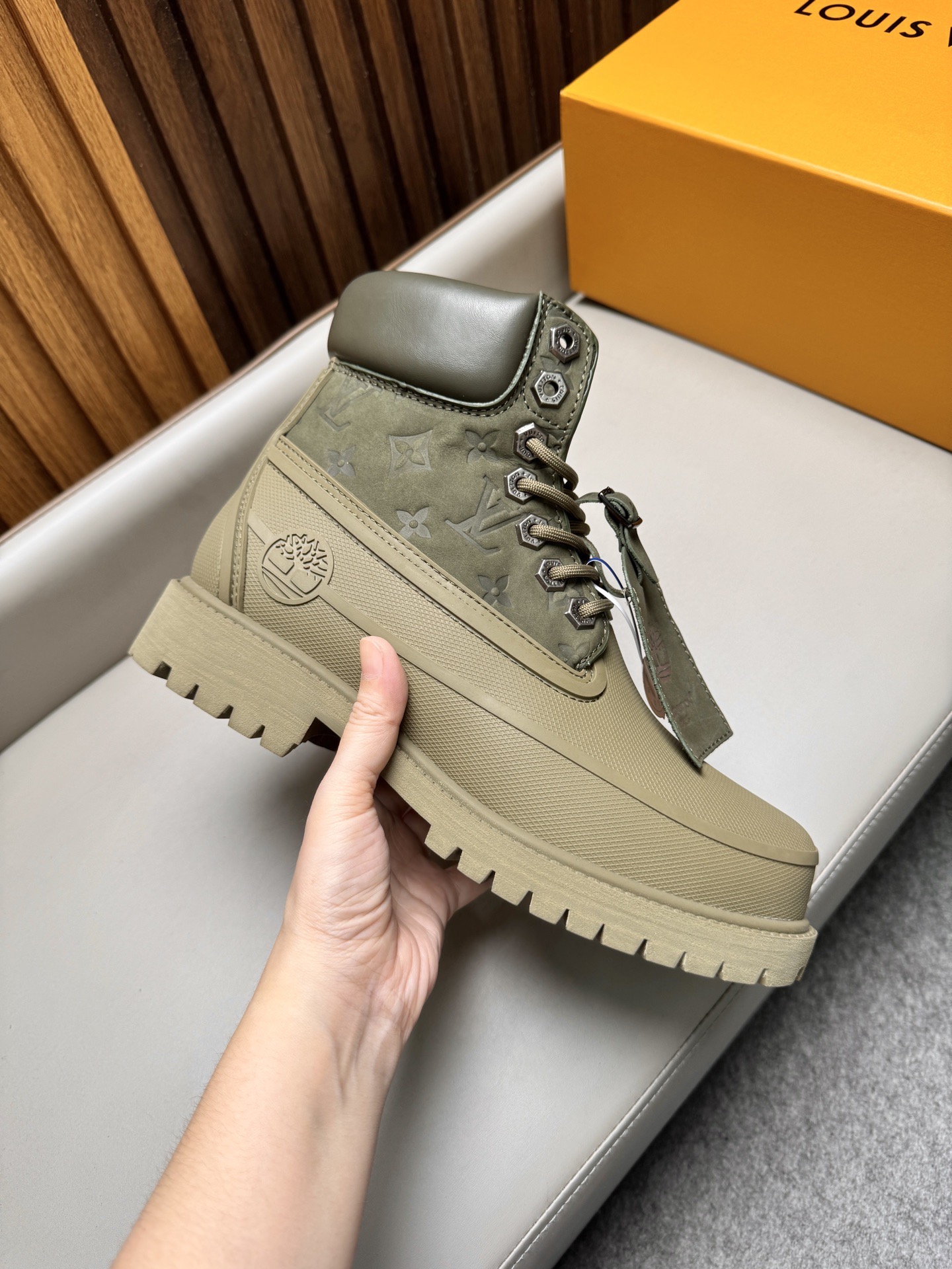 Ботинки мужские Louis Vuitton LV Remix Combat Boot цвета хаки