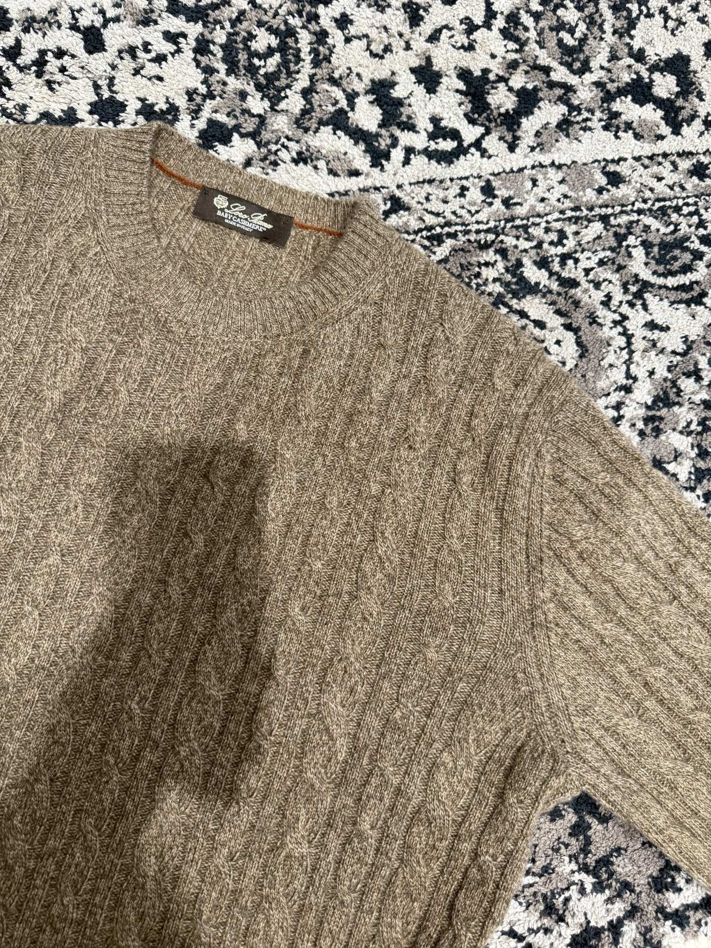 Свитер мужской в стиле Loro Piana Treccia из 100% шерсти бежевого цвета