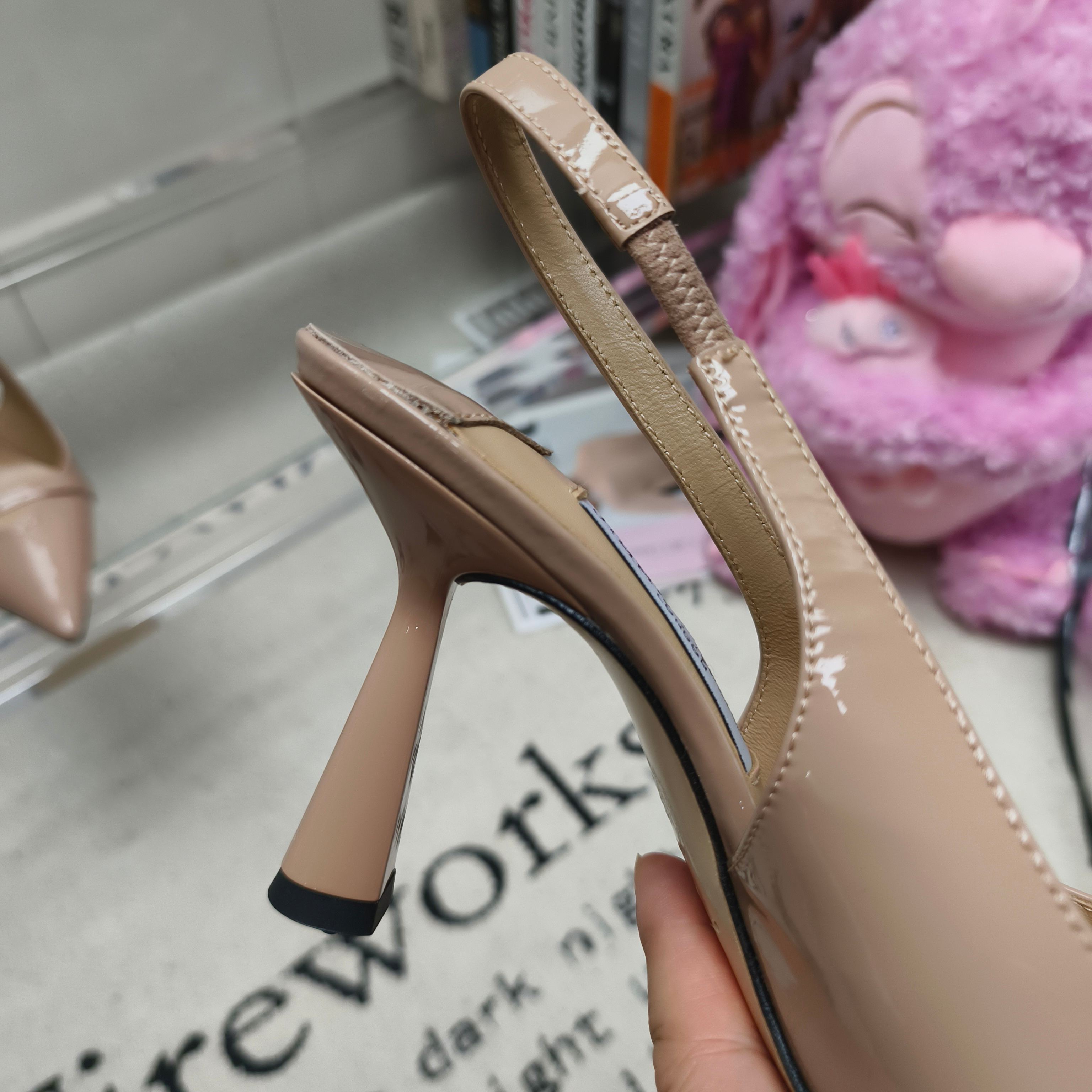 Босоножки женские в стиле Jimmy Choo Ray бежевого цвета