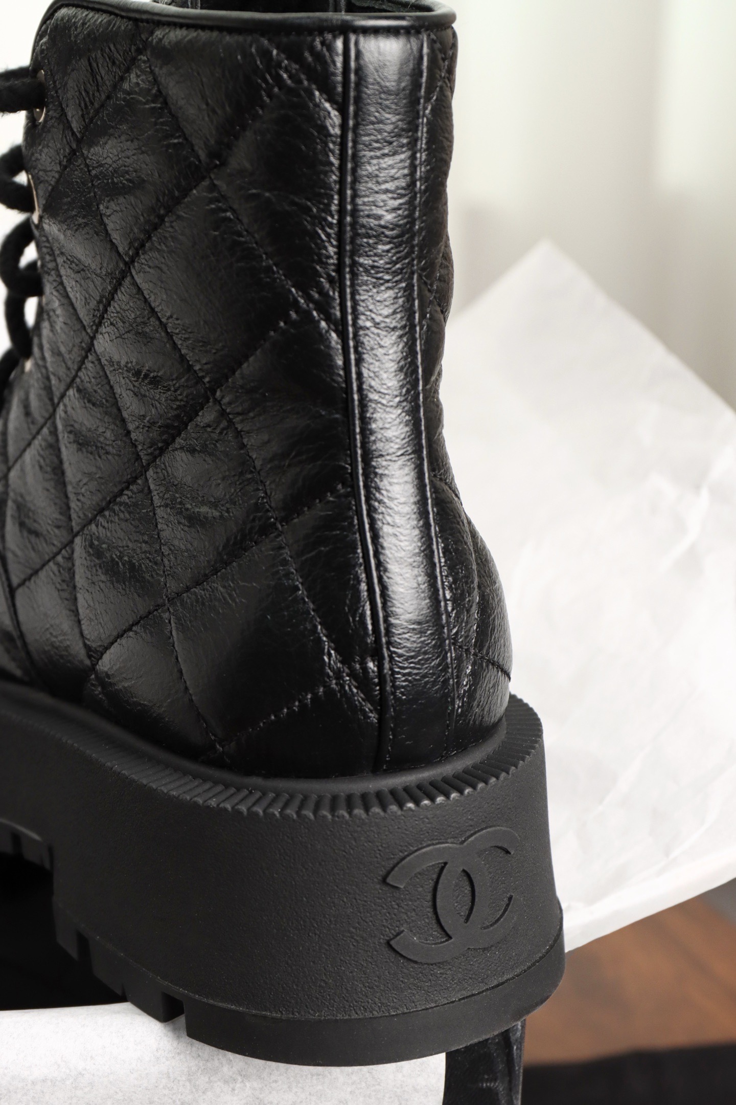 Ботинки женские Chanel чёрного цвета