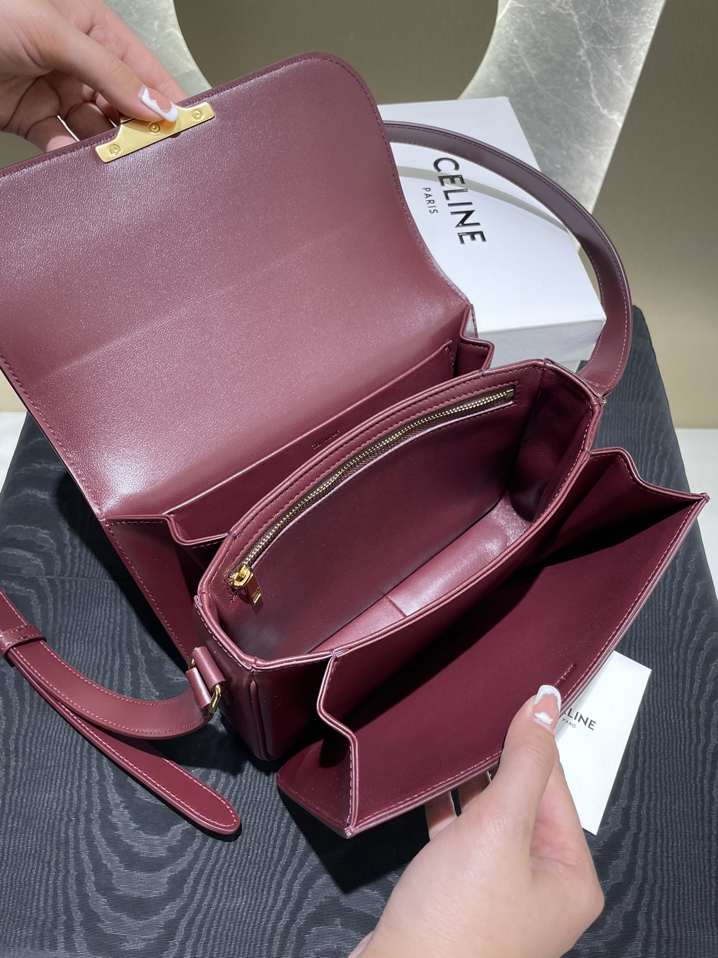 Сумка женская в стиле Celine Triomphe классическая средняя бордового цвета