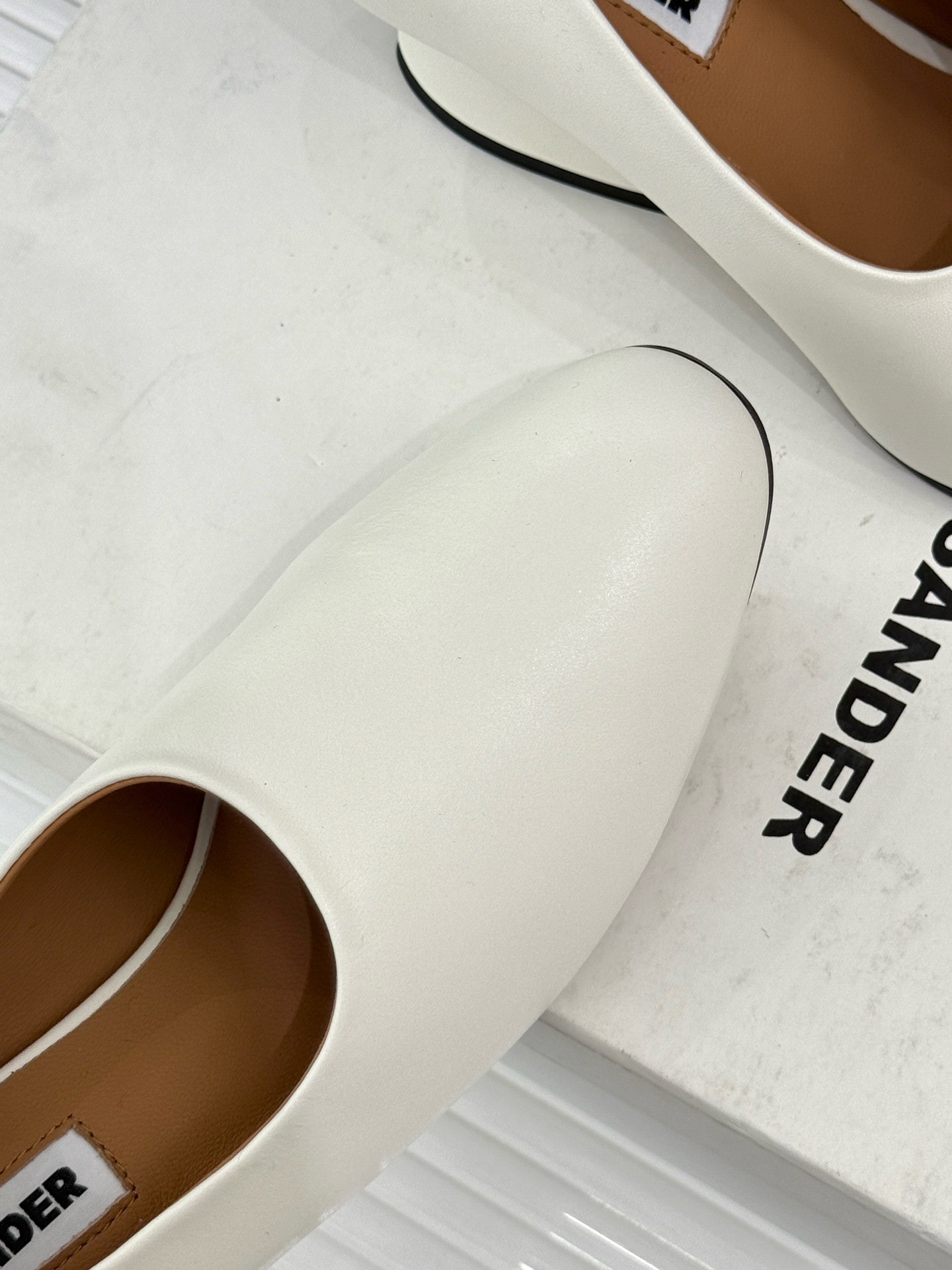 Туфли женские в стиле Jil Sander белого цвета