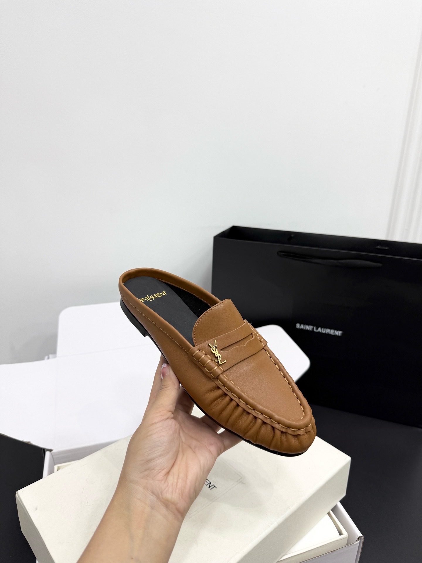 Мюли-лоферы женские в стиле Saint Laurent Le Loafer карамельного цвета