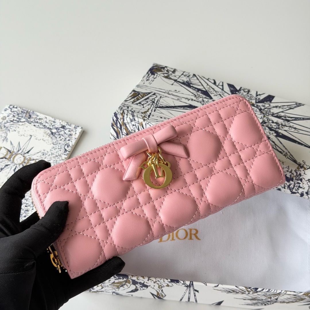 Кошелёк женский Dior розового цвета