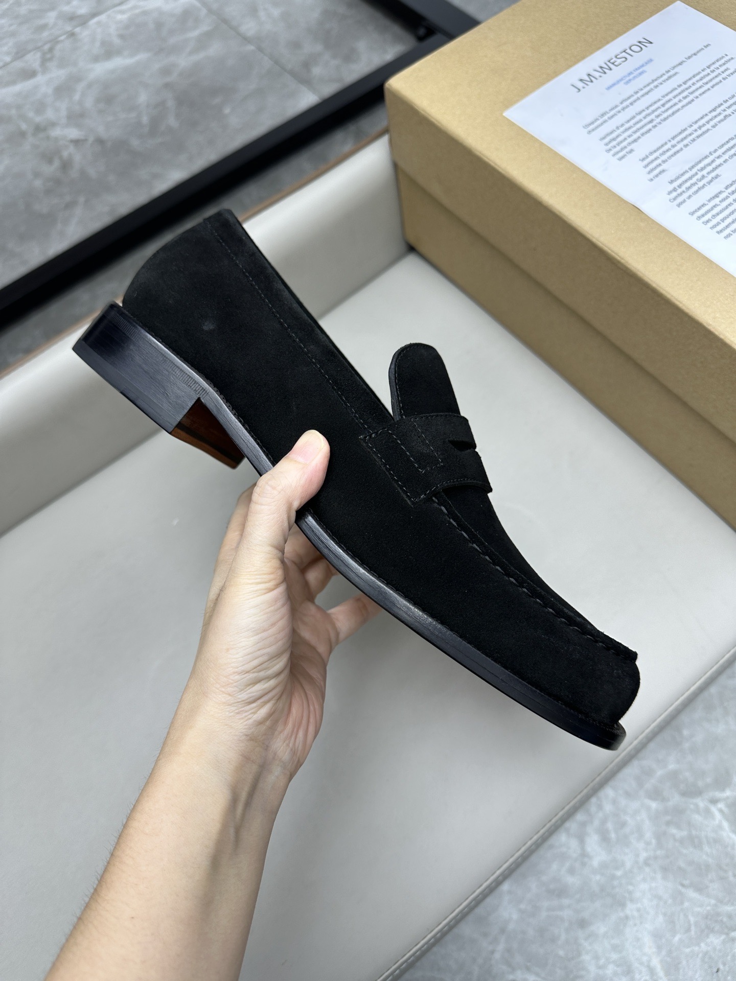 Лоферы мужские в стиле J.M. Weston из натуральной замши черного цвета