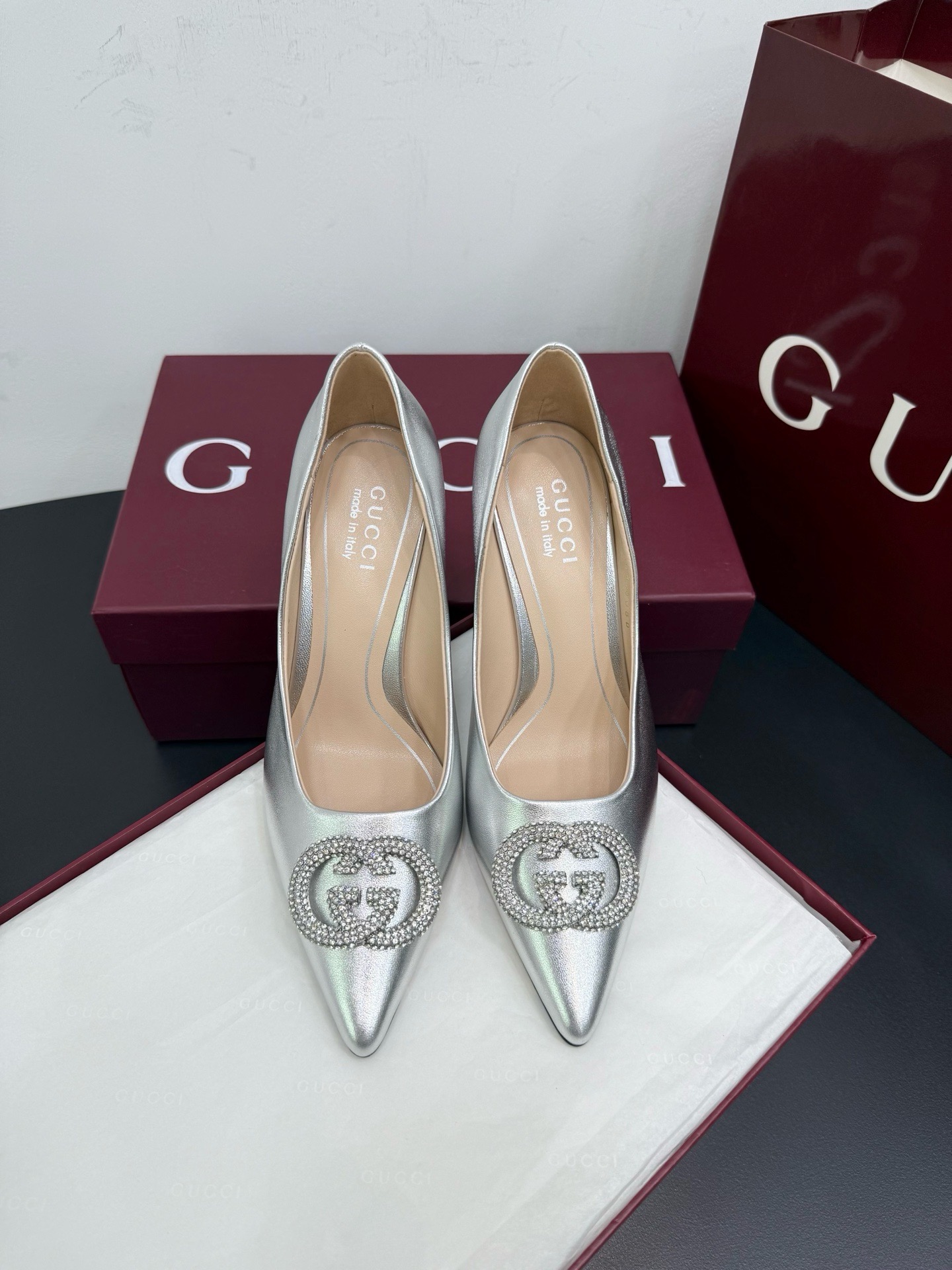 Туфли женские Gucci серебристого цвета
