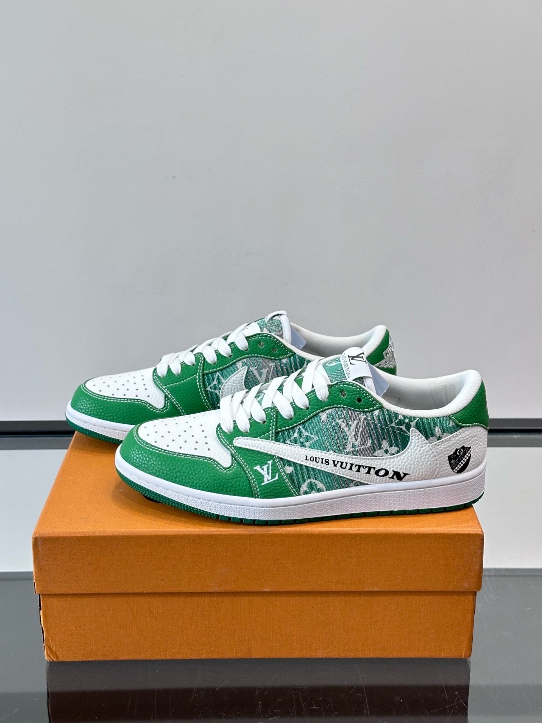 Кроссовки мужские в стиле Louis Vuitton x Nike Dunk Low с принтом зеленого и белого цвета