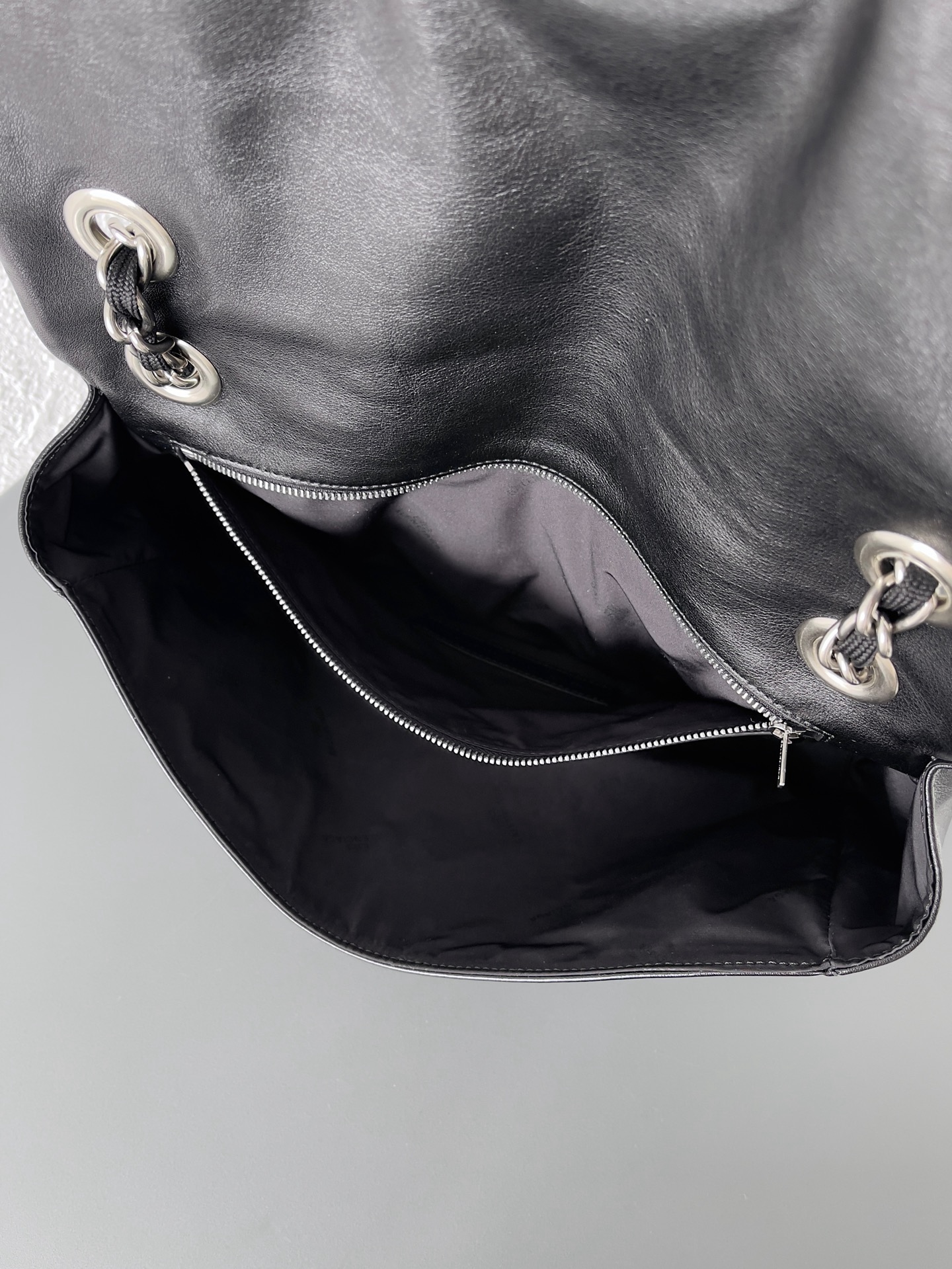 Сумка женская Balenciaga Modu Flap Chain Bag чёрного цвета фурнитура серебристого оттенка