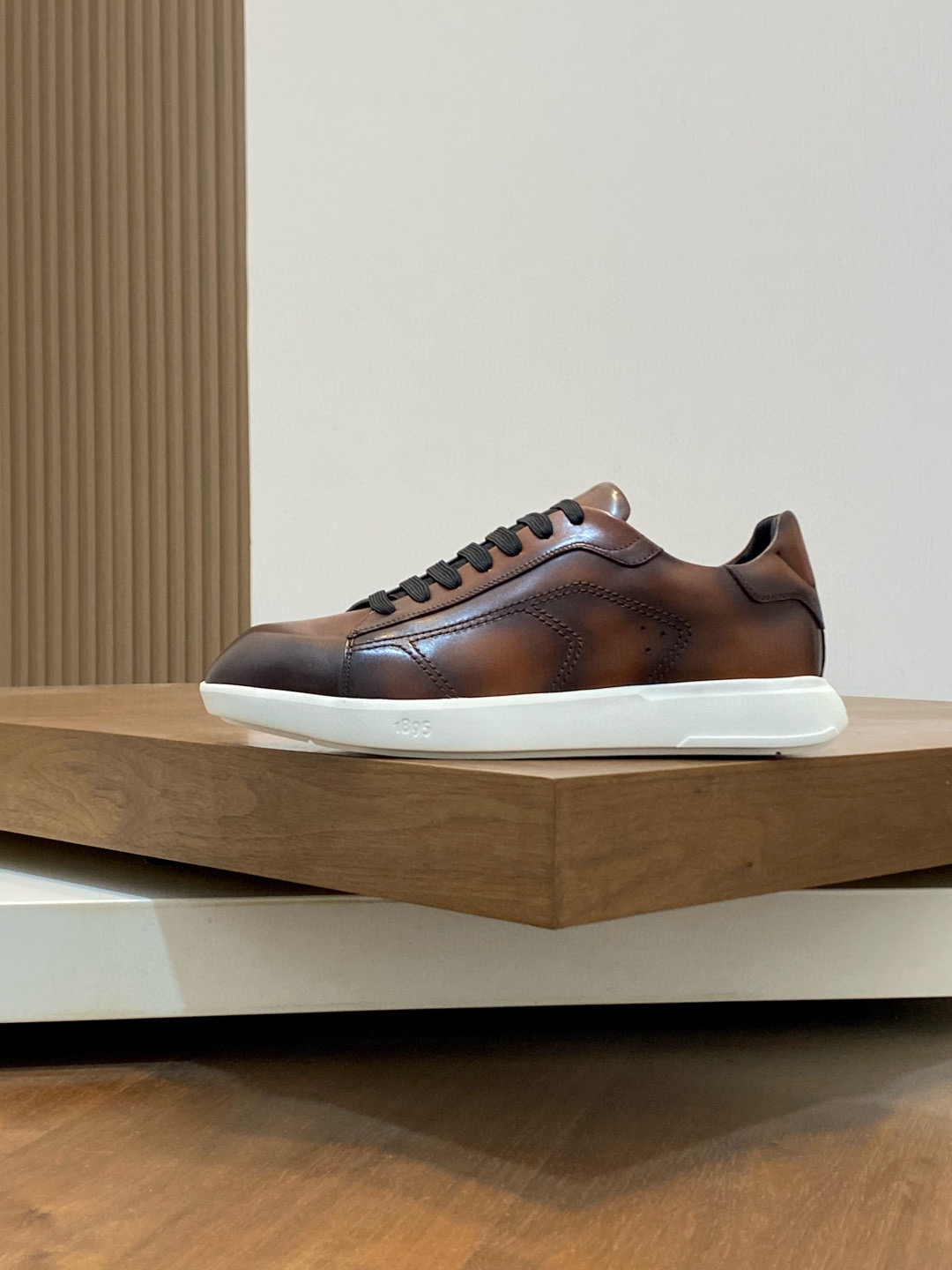 Кроссовки мужские в стиле Berluti карамельно-коричневого цвета с белой подошвой