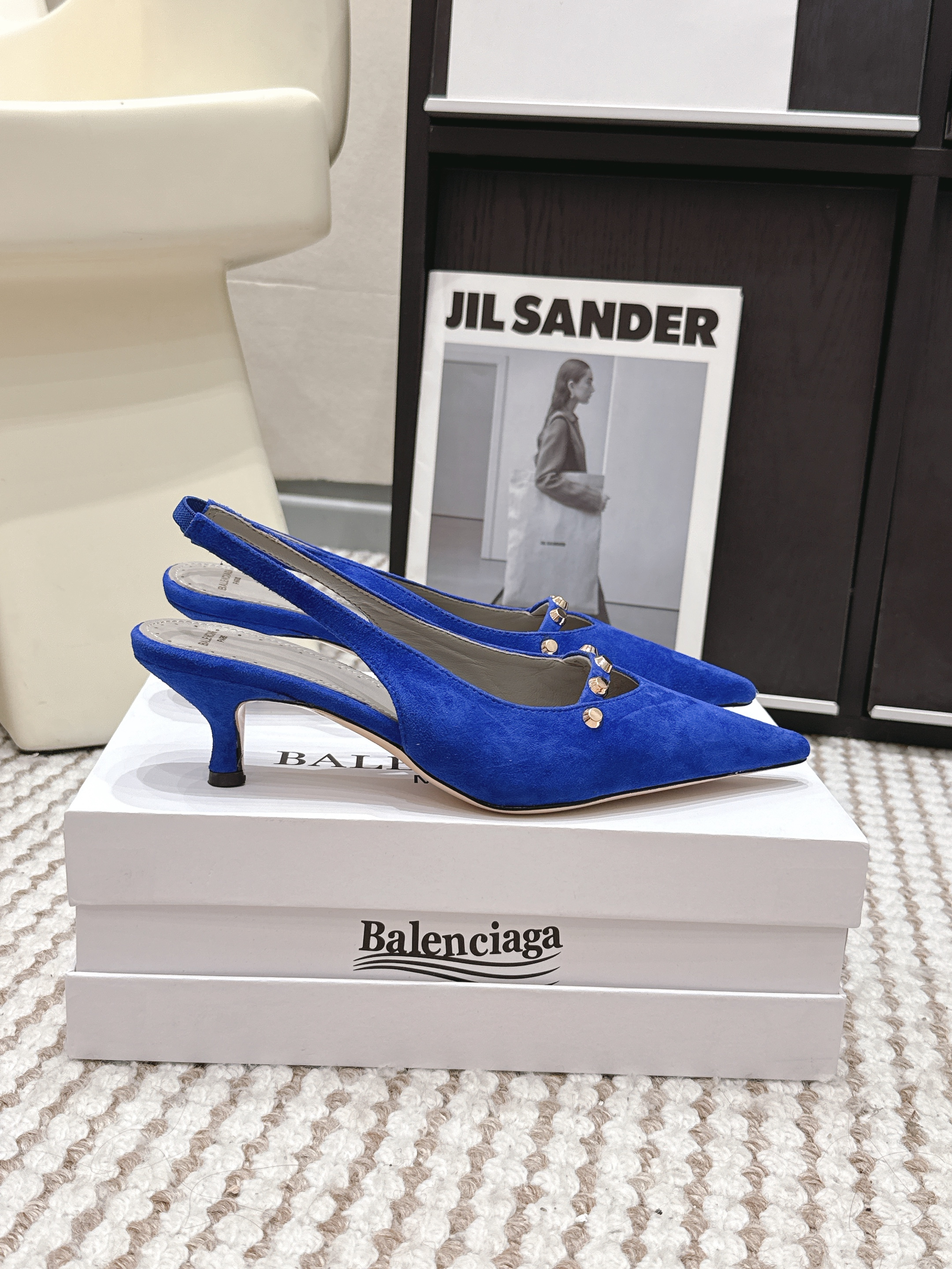 Туфли женские в стиле Balenciaga с заклёпками синего цвета