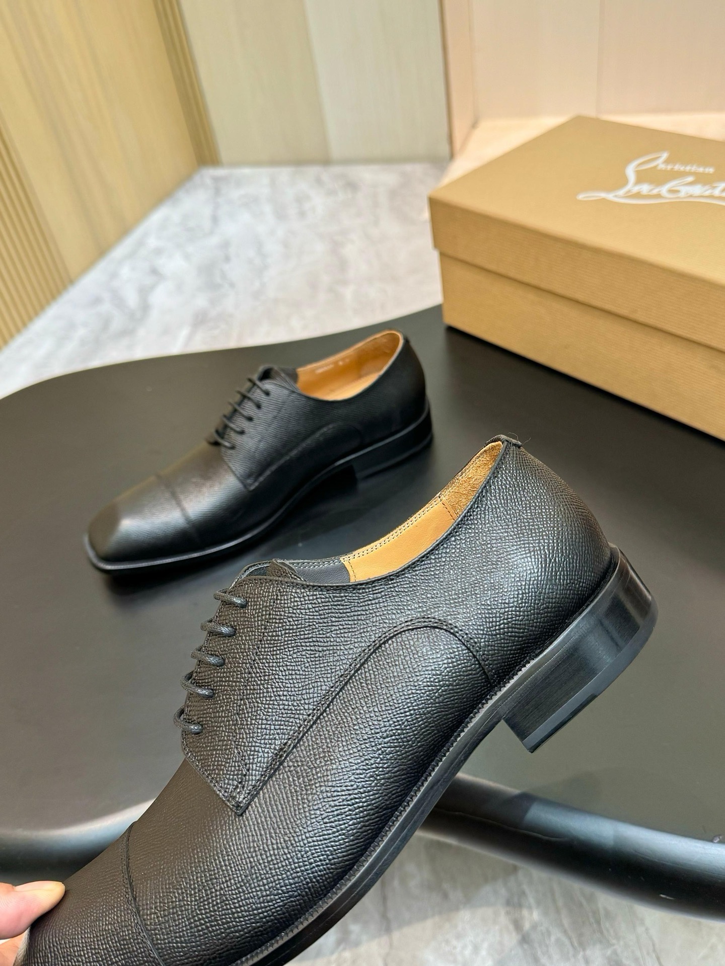 Туфли-оксфорды мужские Christian Louboutin Greggory чёрного цвета