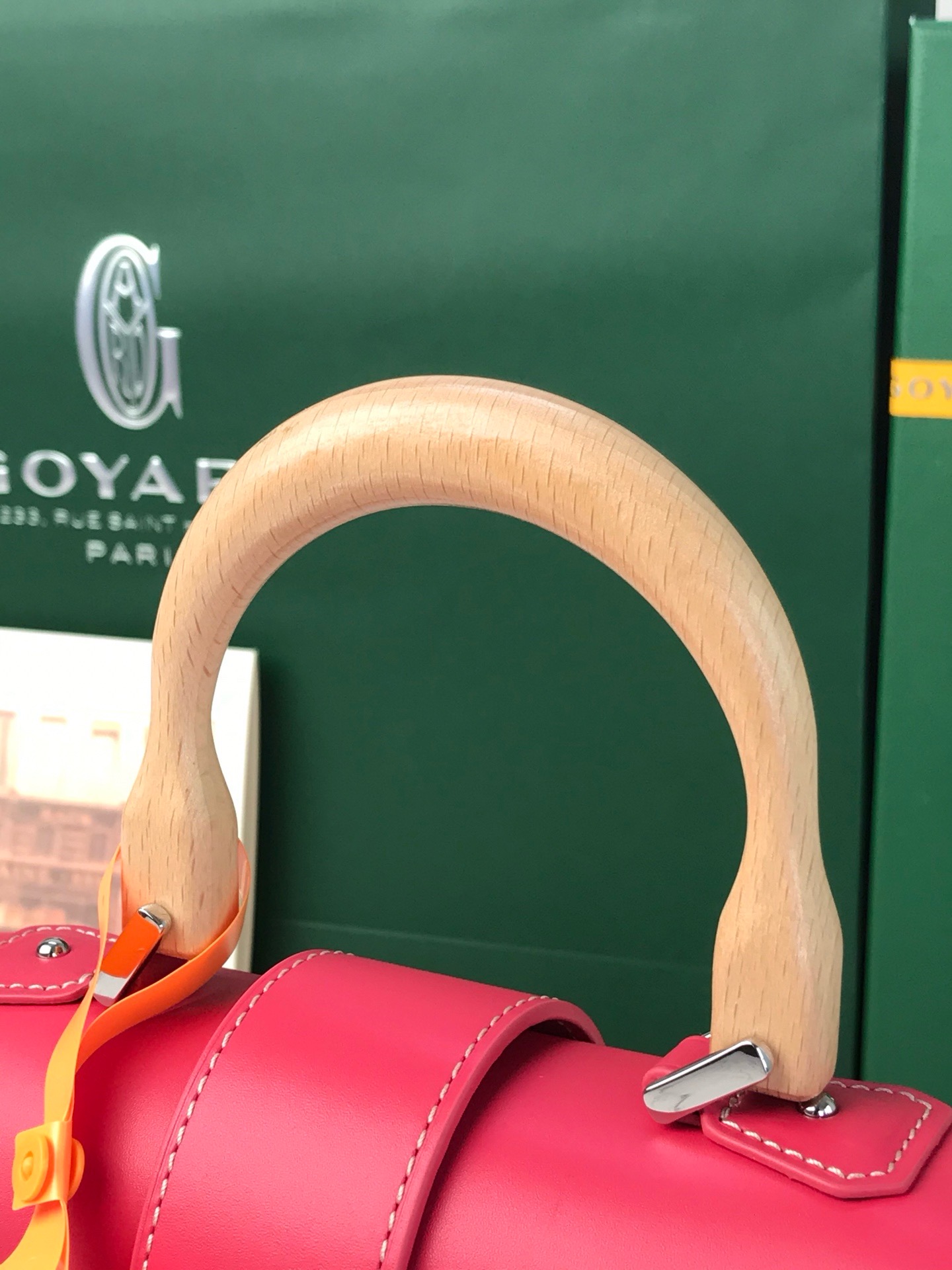 Сумка женская Goyard Saïgon Nano малинового цвета