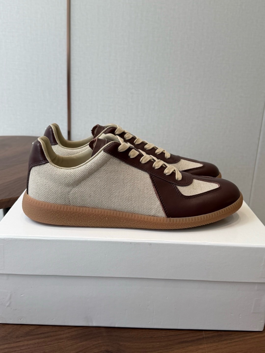 Кроссовки Maison Margiela бордово-бежевого цвета