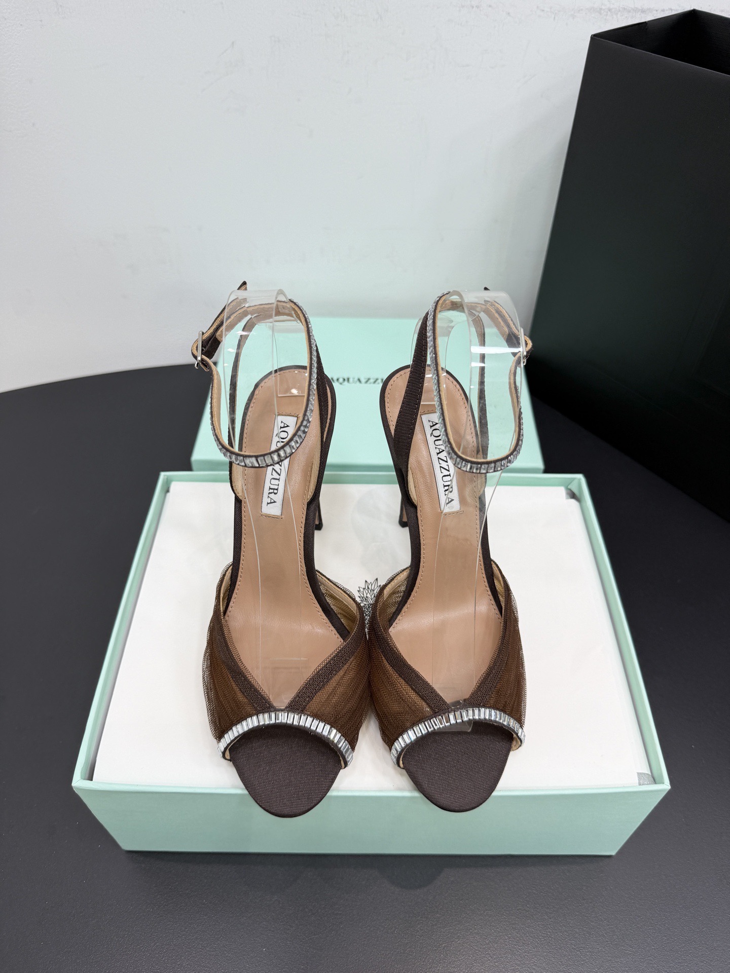 Босоножки женские Aquazzura коричневого цвета