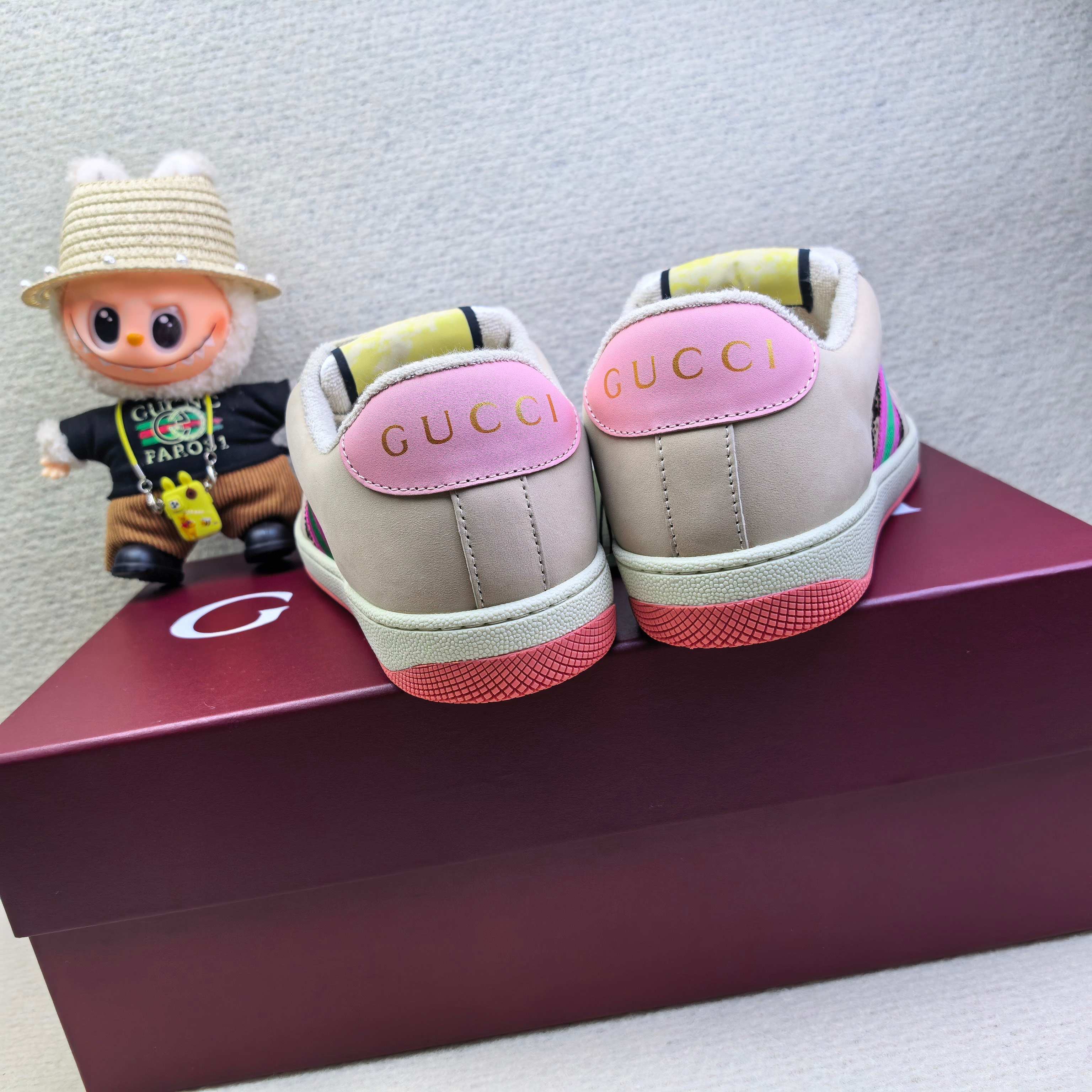 Кроссовки унисекс в стиле Gucci бежевого цвета с розовыми акцентами