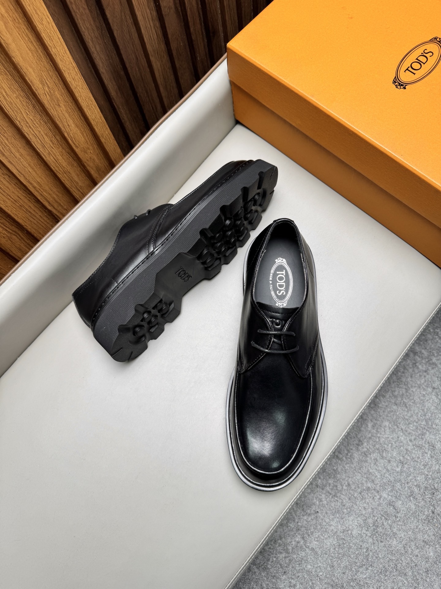 Туфли мужские в стиле Tod’s черного цвета на массивной подошве