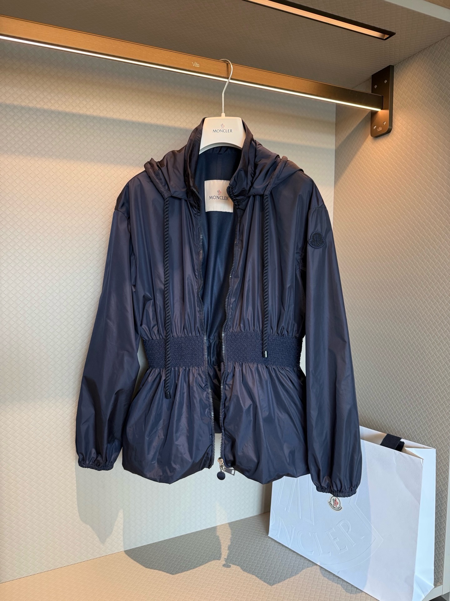 Куртка женская в стиле Moncler синего цвета