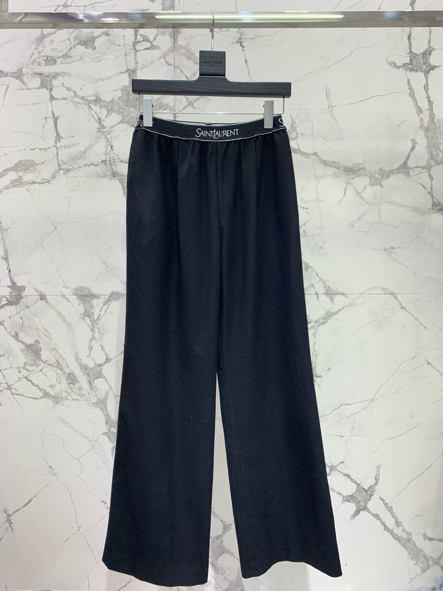 Брюки женские в стиле Saint Laurent чёрного цвета с логотипом на поясе
